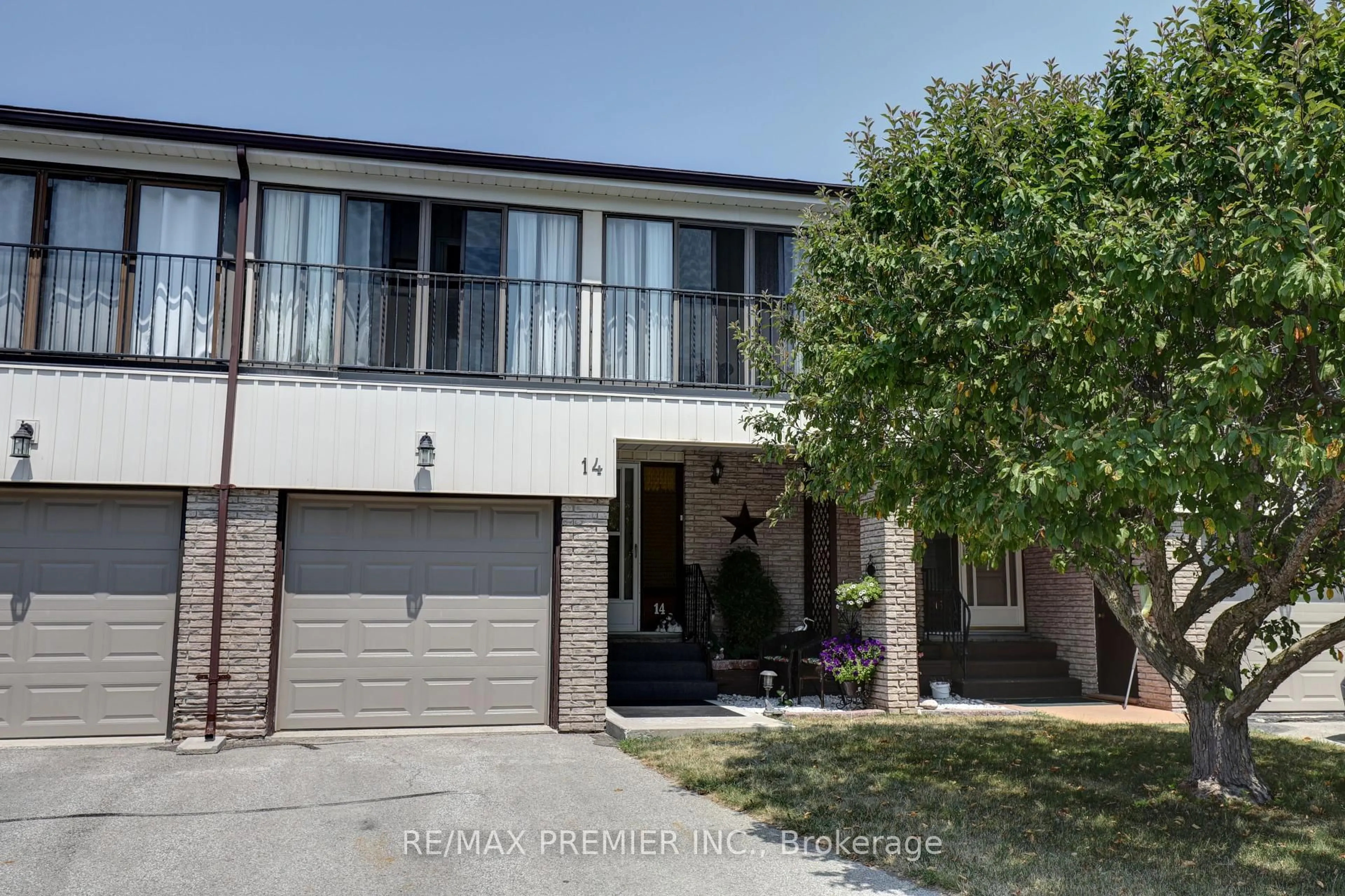 A pic from outside/outdoor area/front of a property/back of a property/a pic from drone, street for 433 May St #14, Brock Ontario L0K 1A0