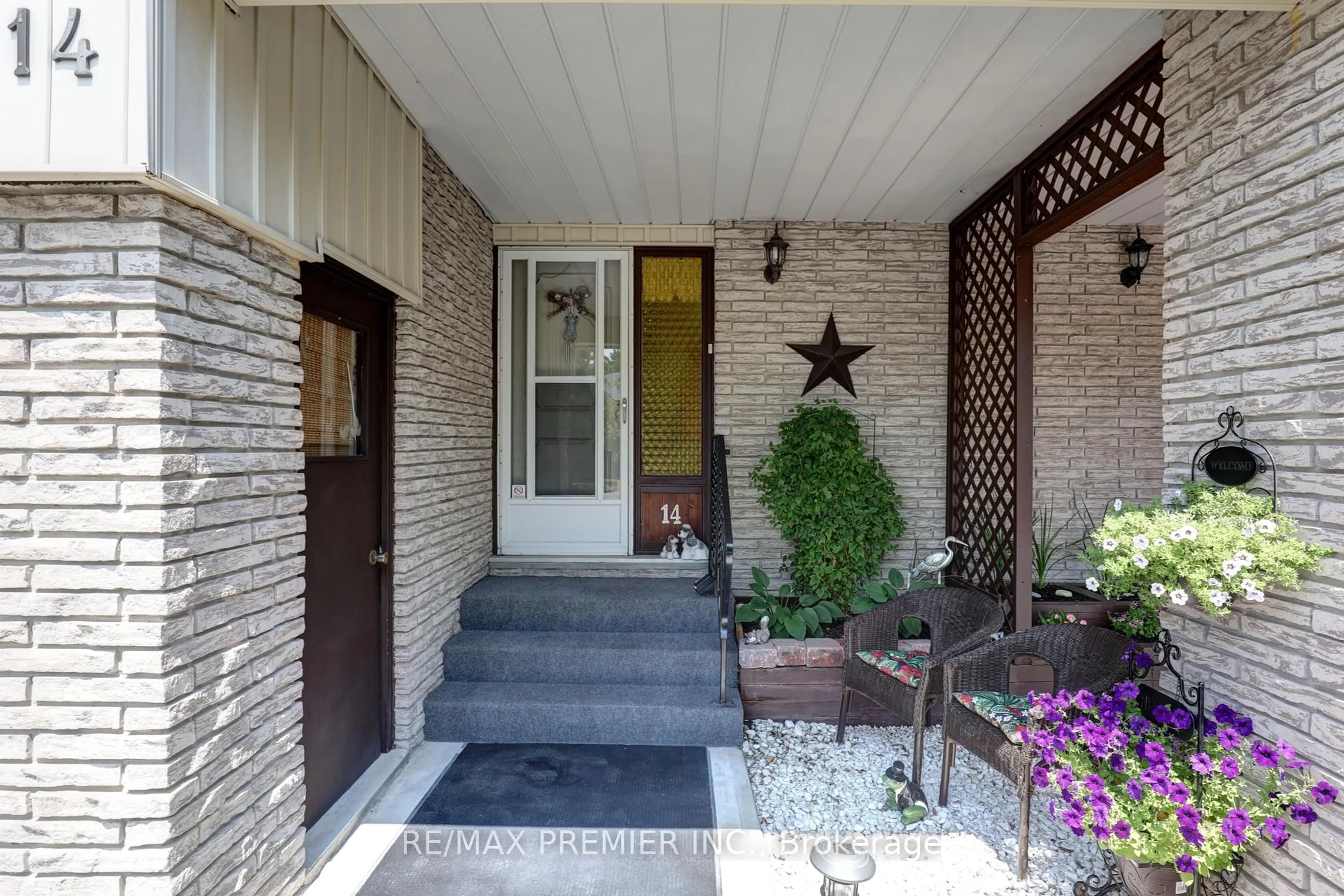 Indoor entryway for 433 May St #14, Brock Ontario L0K 1A0