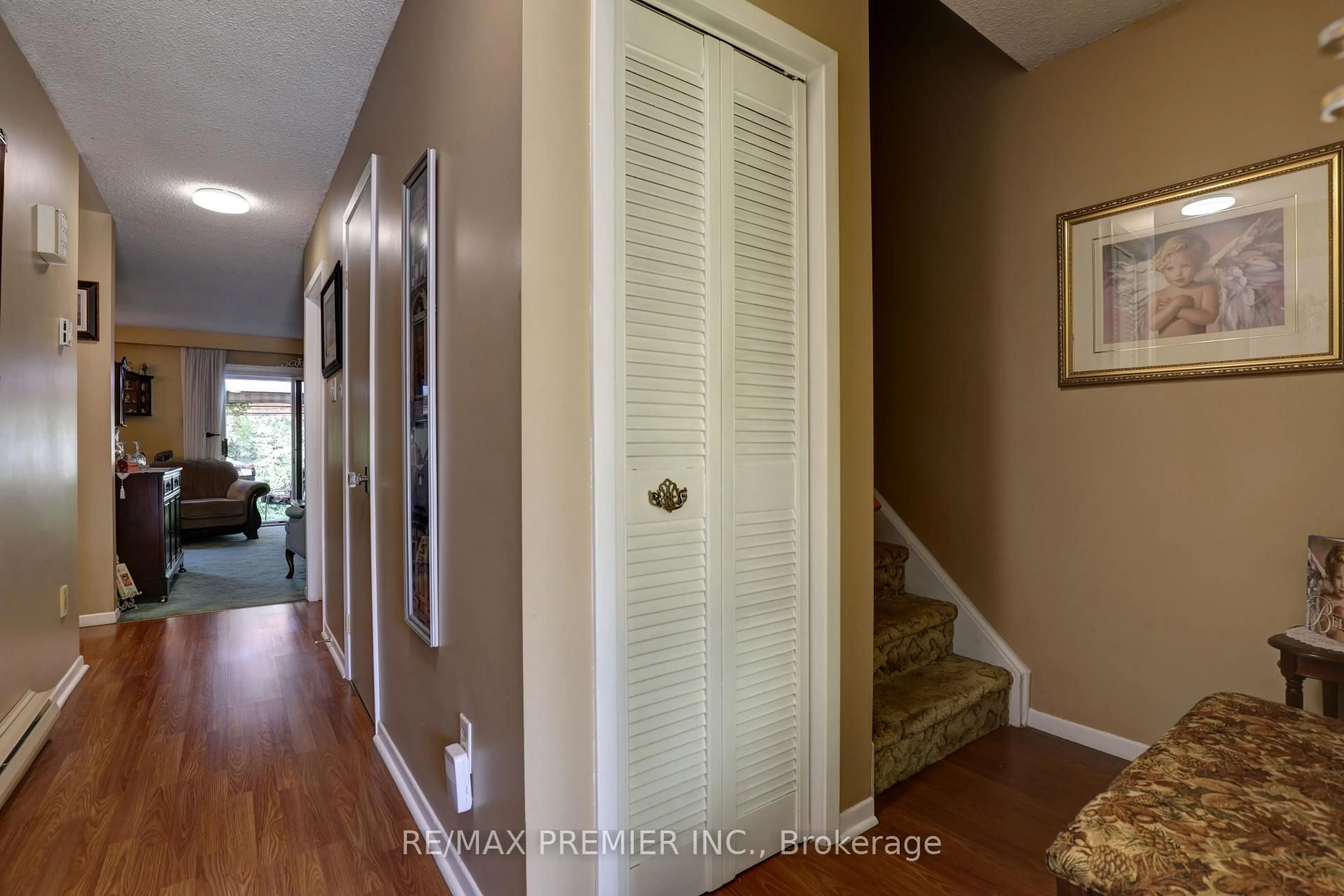 Indoor entryway for 433 May St #14, Brock Ontario L0K 1A0