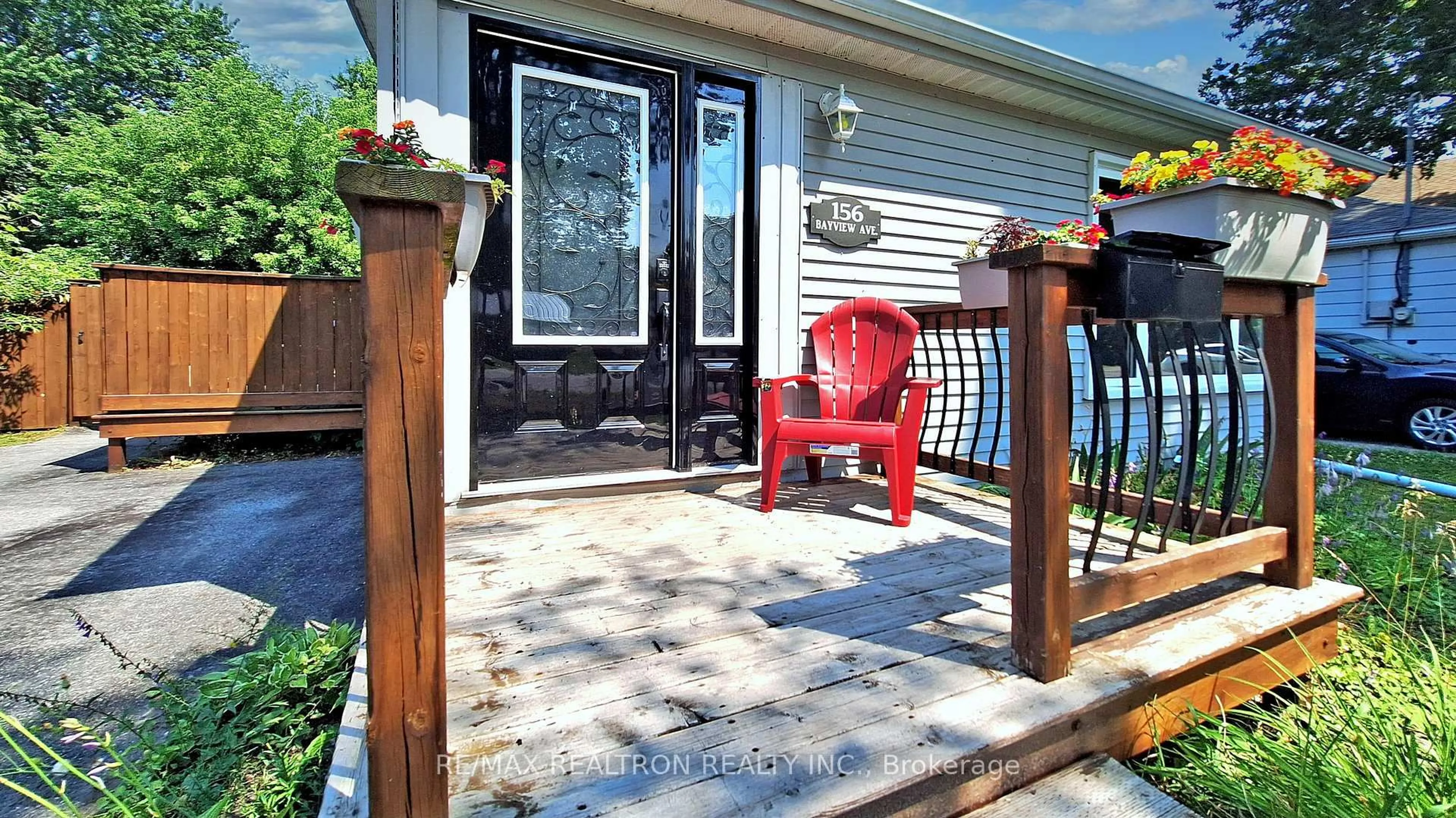Indoor entryway for 156 Bayview Ave, Georgina Ontario L4P 2S9