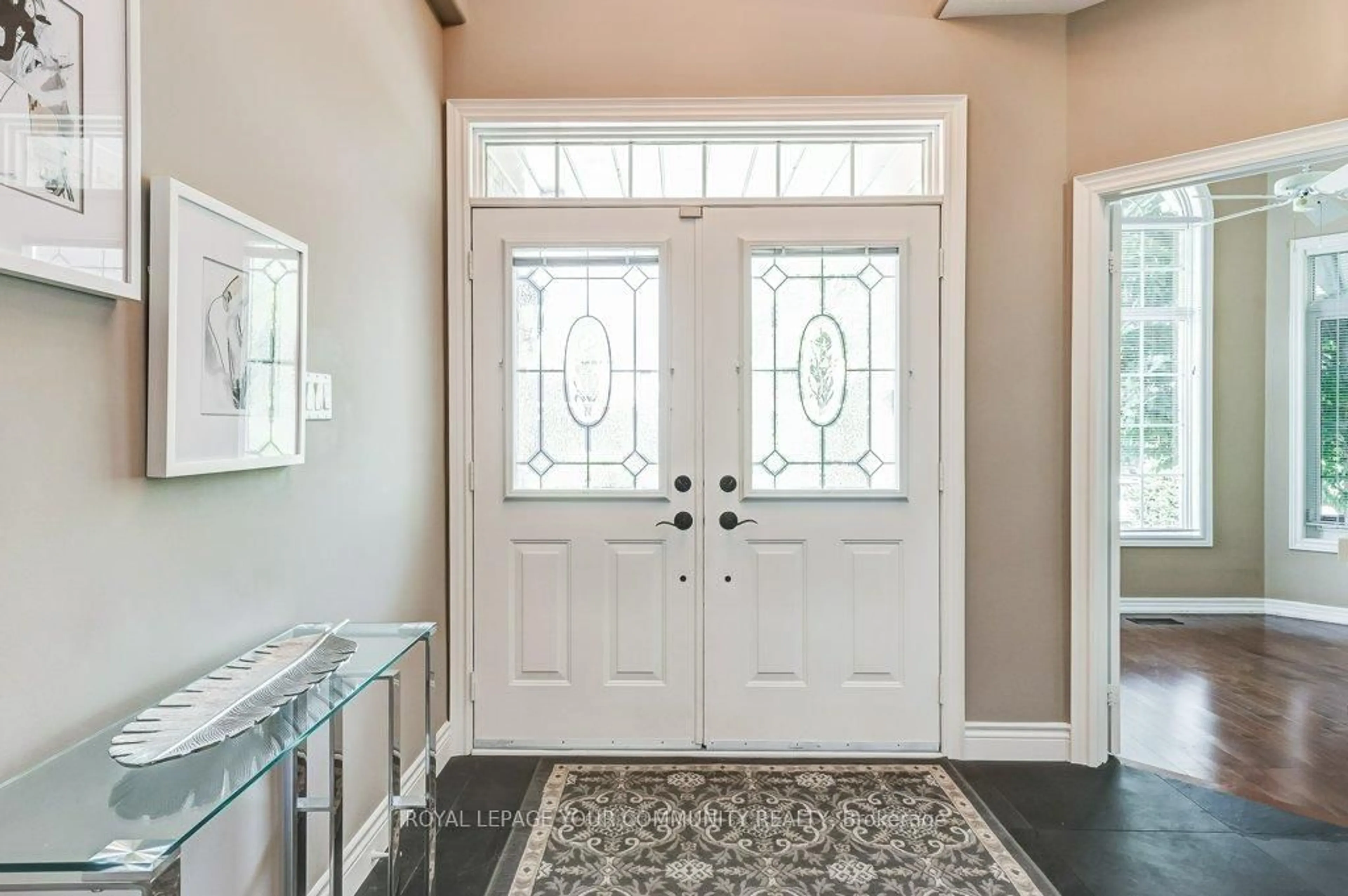 Indoor entryway for 735 Madeline Hts, Newmarket Ontario L3X 2J6