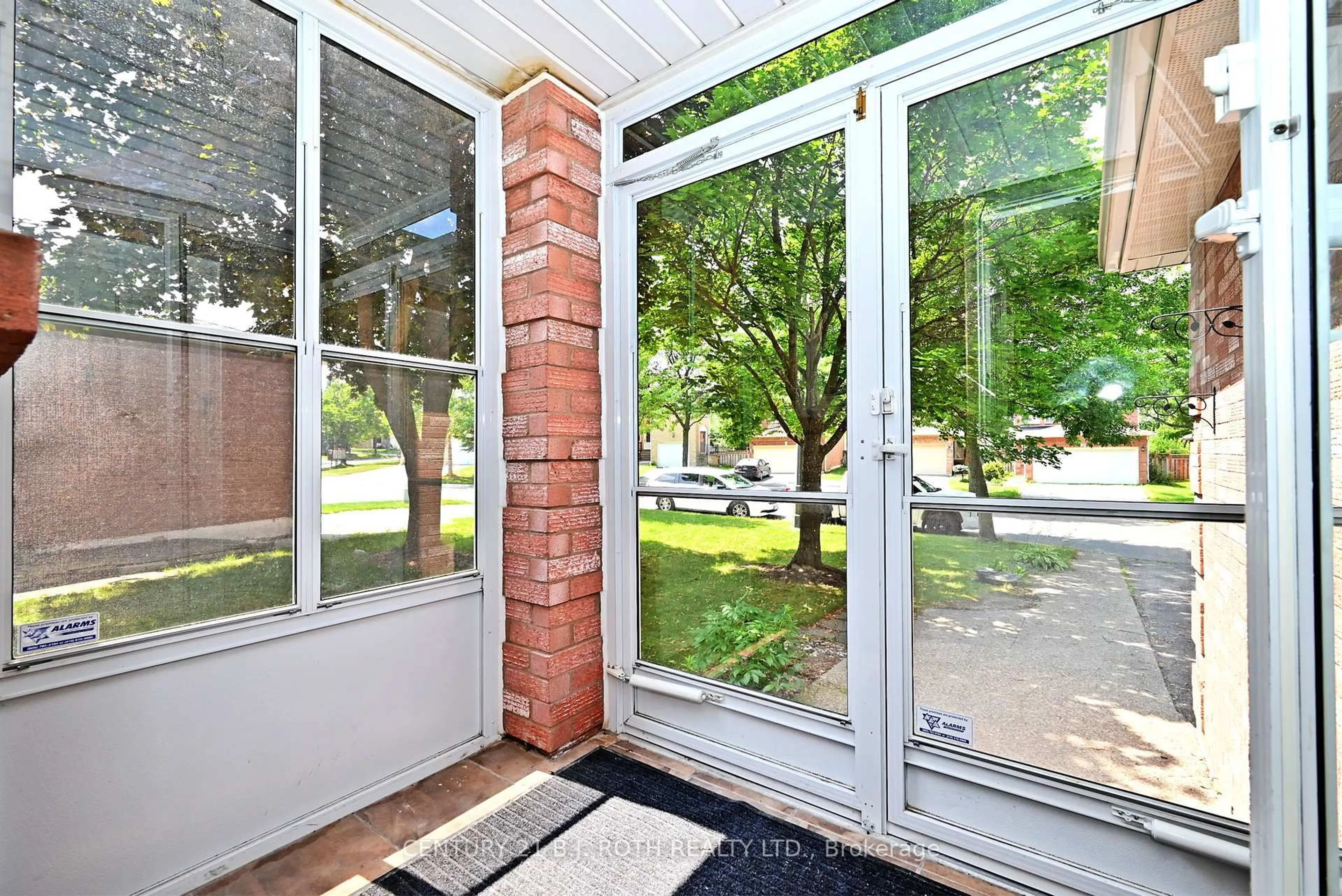 Unknown for 99 Sandfield Dr, Aurora Ontario L4G 6R7