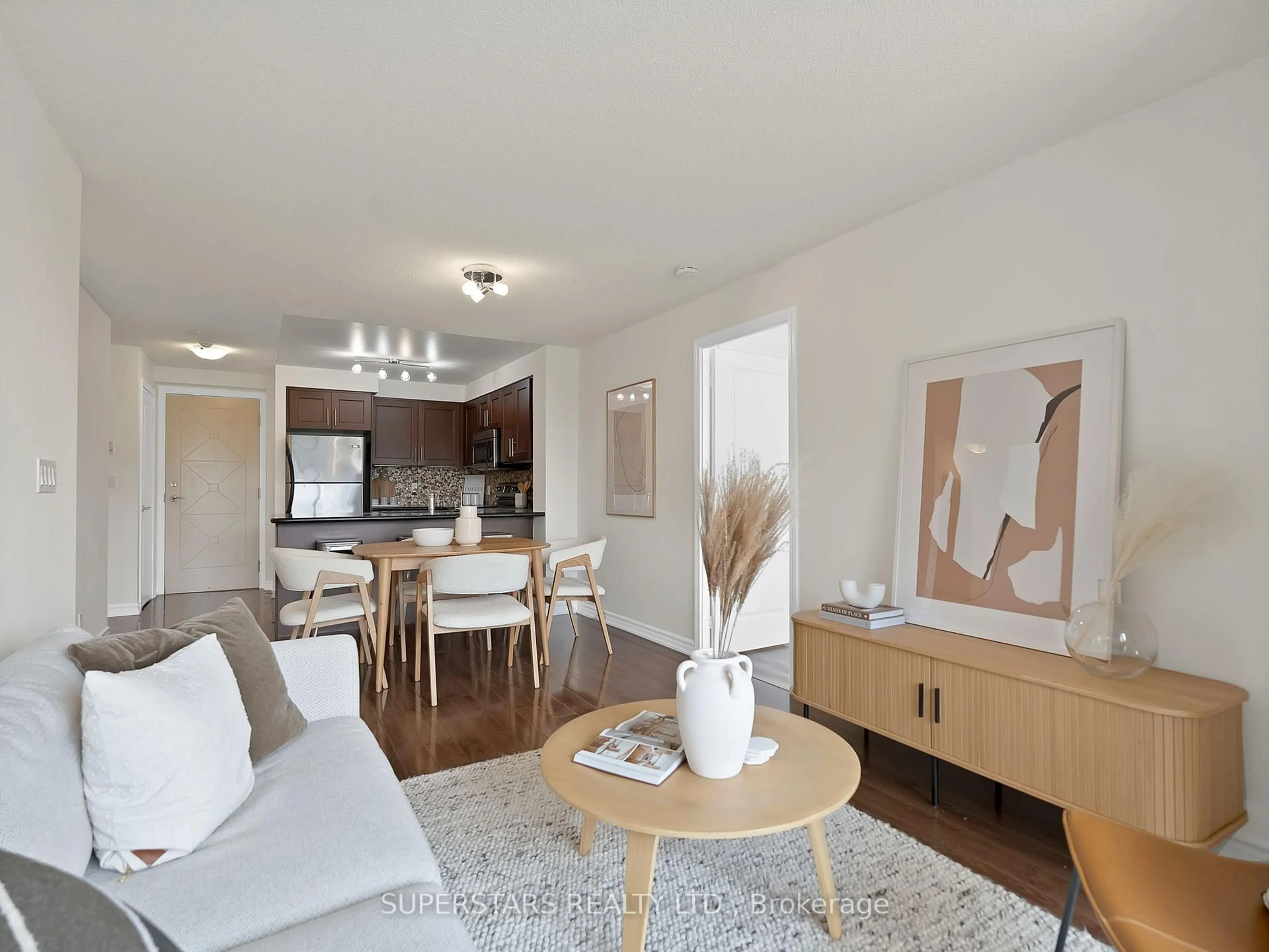 Living room with furniture, wood/laminate floor for 18 Harding Blvd #214, Richmond Hill Ontario L4C 0T3