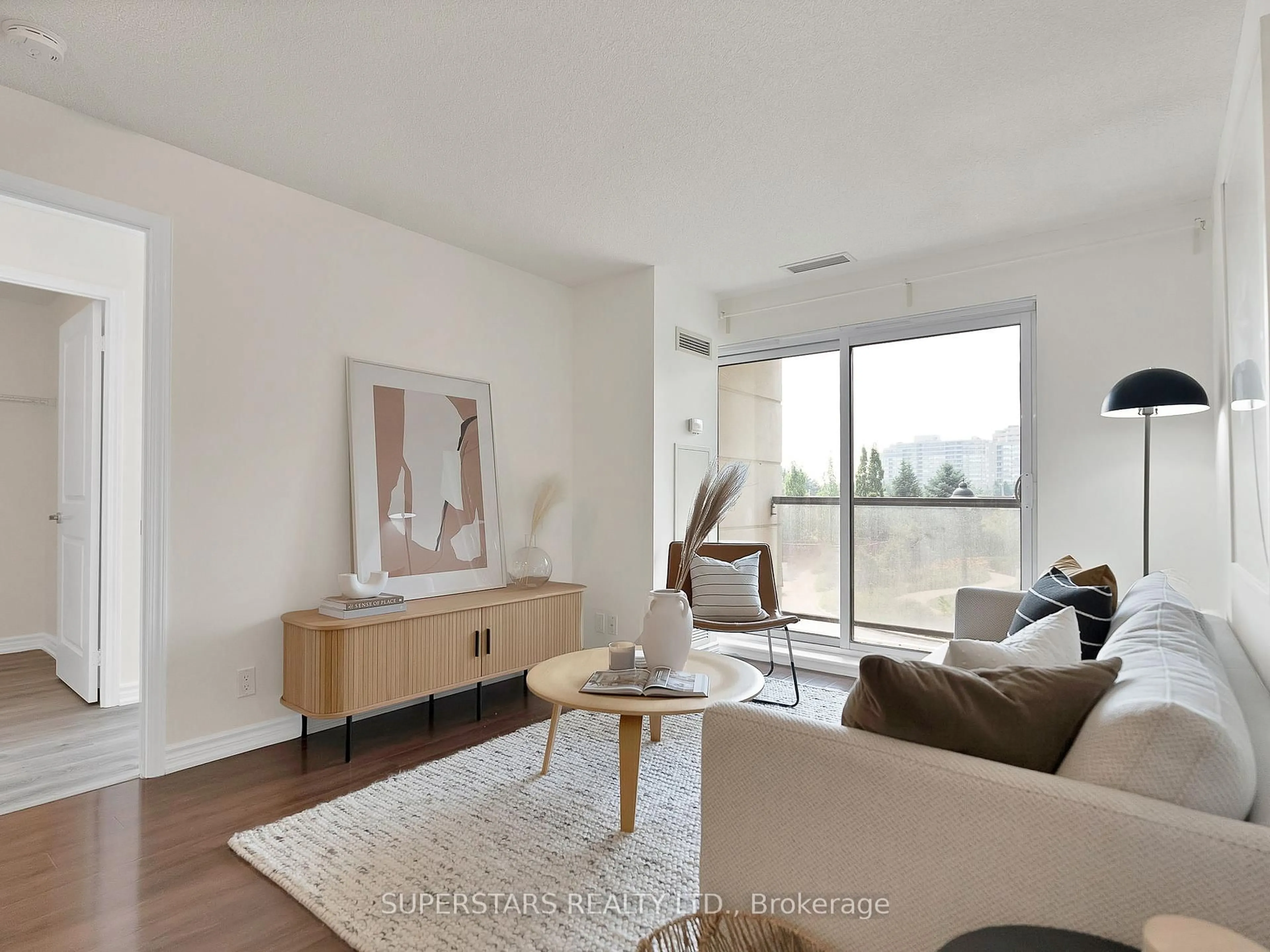 Living room with furniture, unknown for 18 Harding Blvd #214, Richmond Hill Ontario L4C 0T3