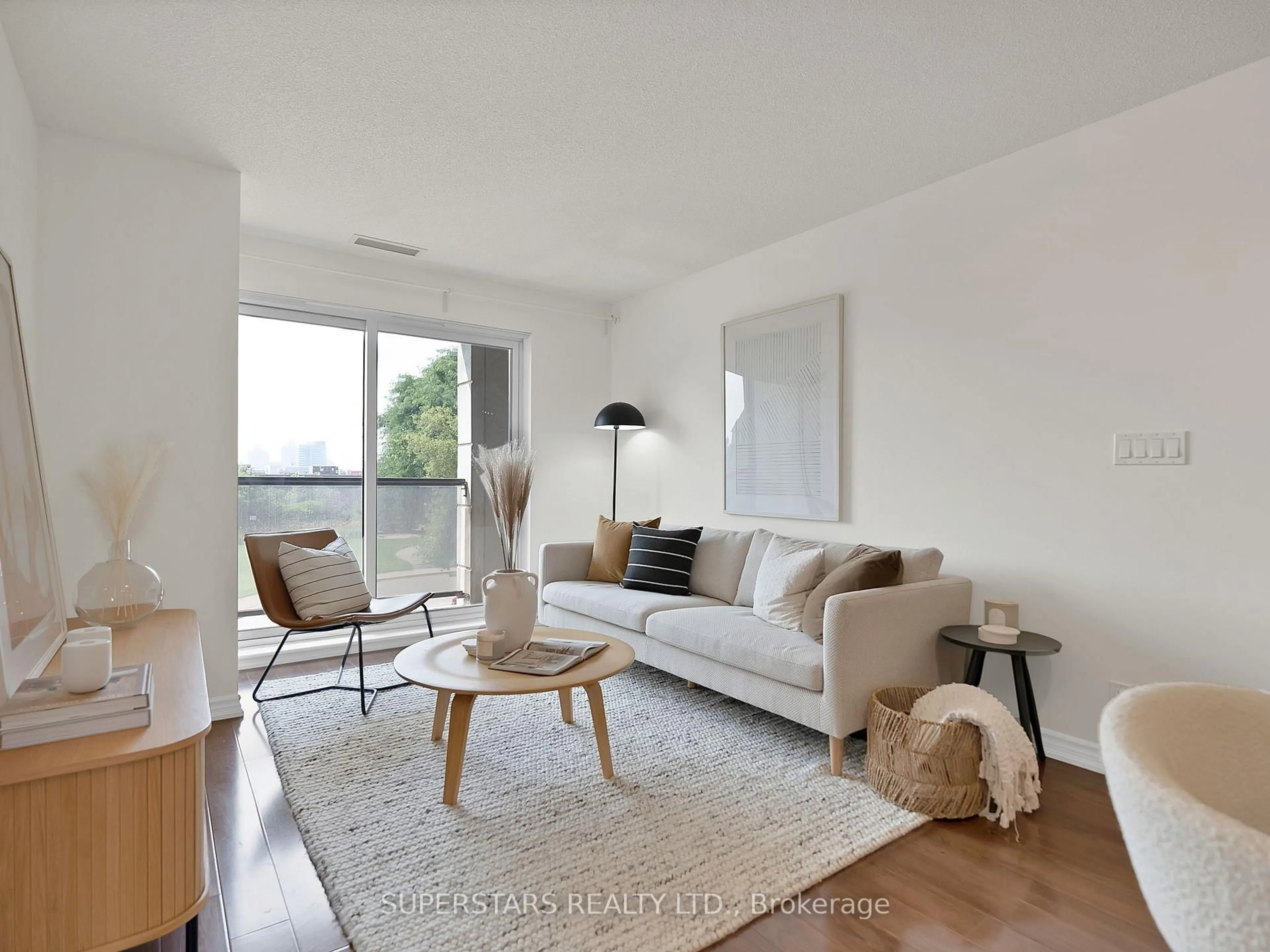 Living room with furniture, unknown for 18 Harding Blvd #214, Richmond Hill Ontario L4C 0T3