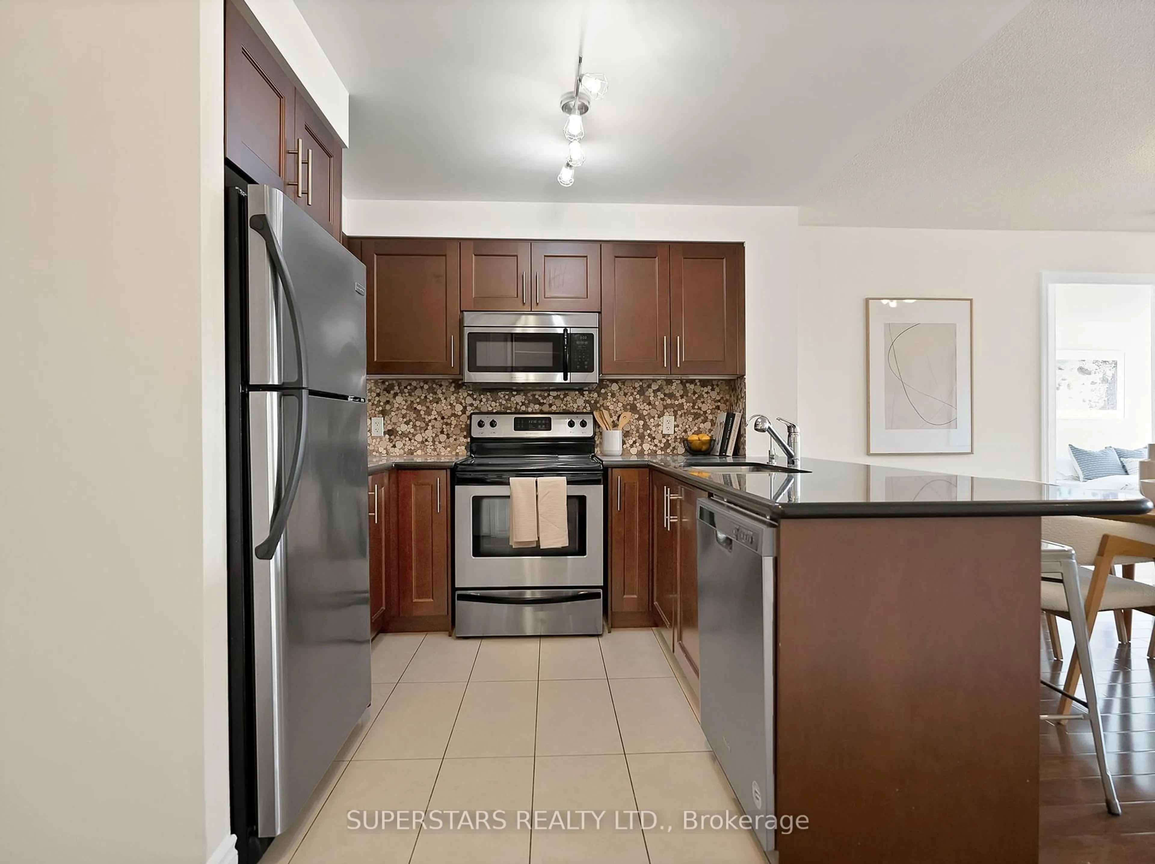 Standard kitchen, ceramic/tile floor for 18 Harding Blvd #214, Richmond Hill Ontario L4C 0T3