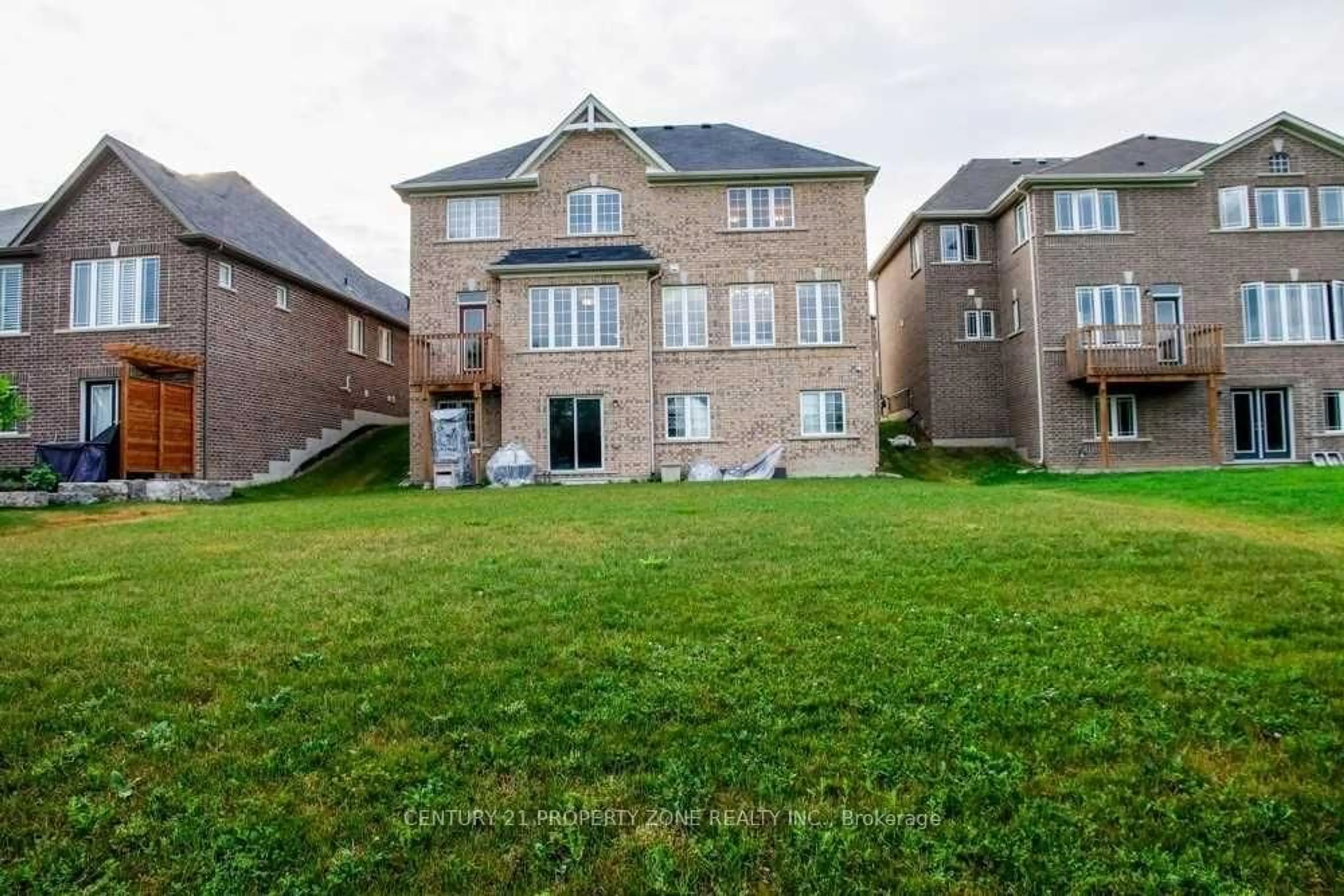 A pic from outside/outdoor area/front of a property/back of a property/a pic from drone, unknown for 919 Green St, Innisfil Ontario L0L 1W0