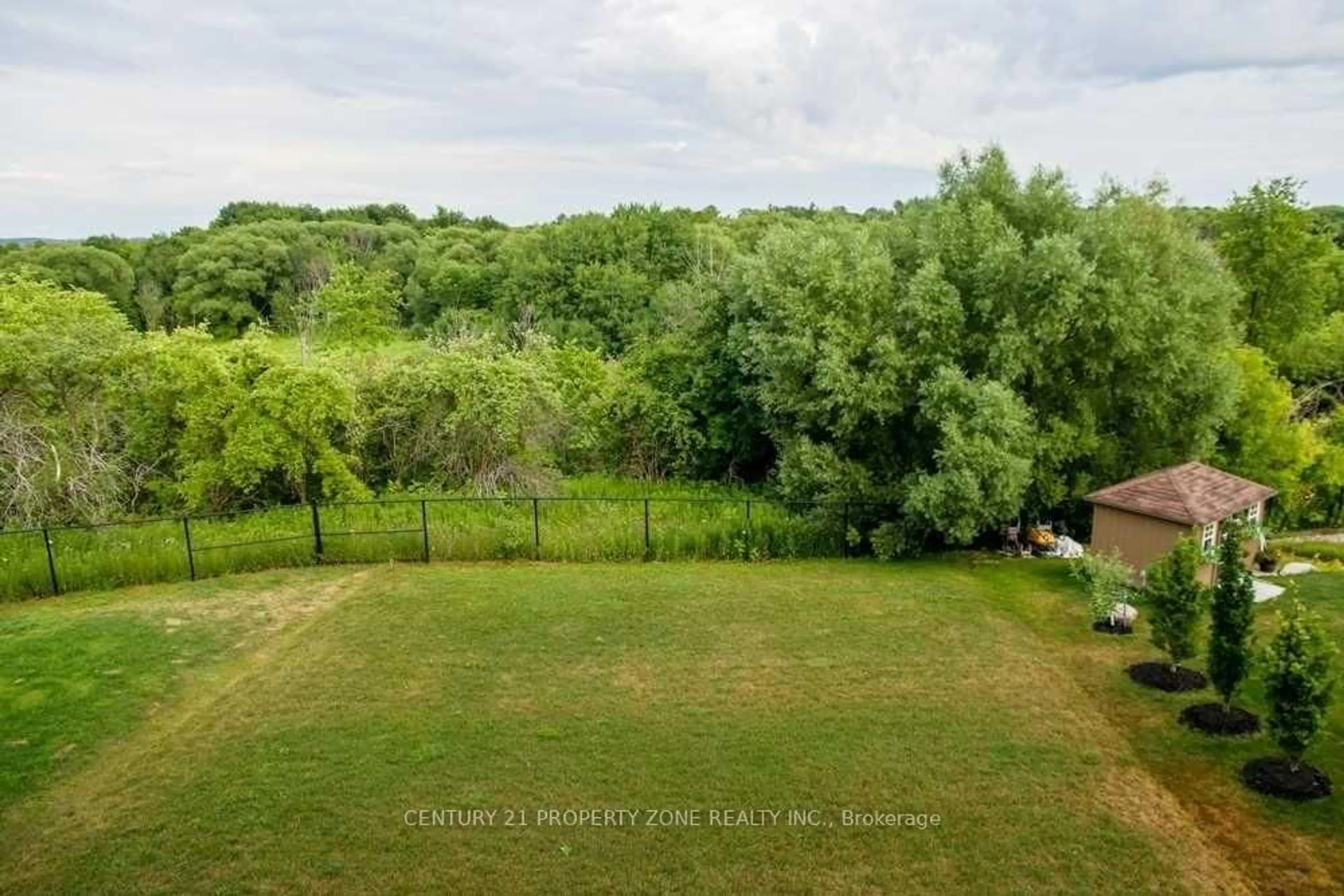 A pic from outside/outdoor area/front of a property/back of a property/a pic from drone, forest/trees view for 919 Green St, Innisfil Ontario L0L 1W0