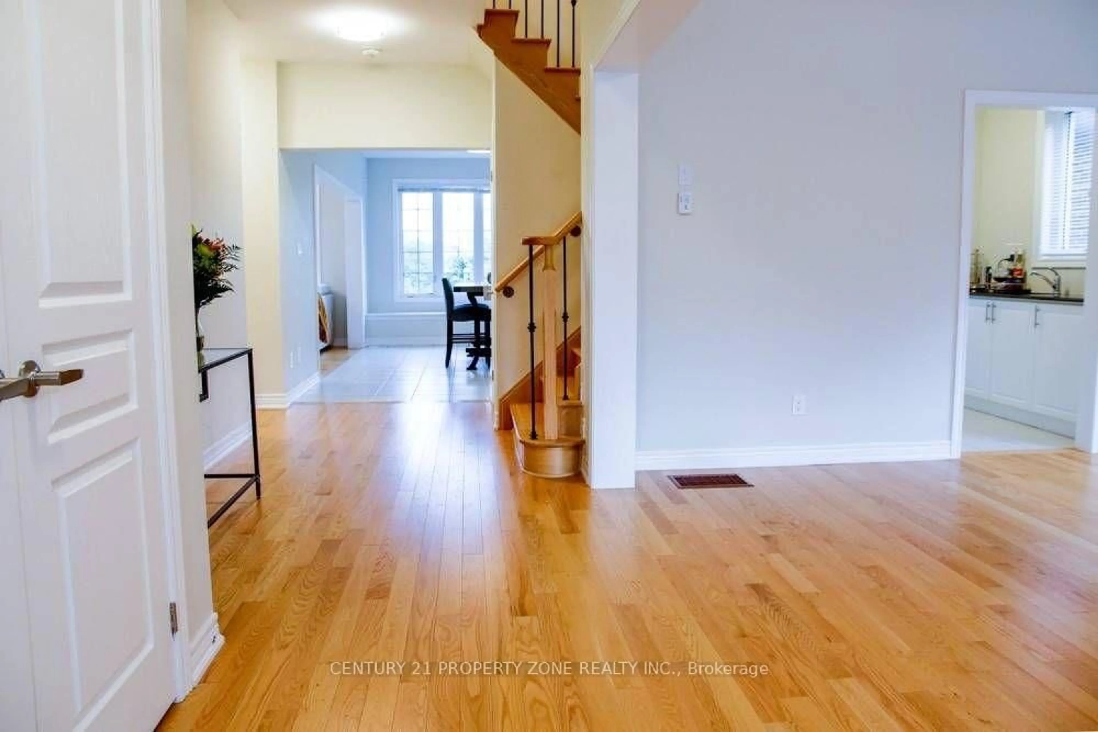 Indoor foyer for 919 Green St, Innisfil Ontario L0L 1W0