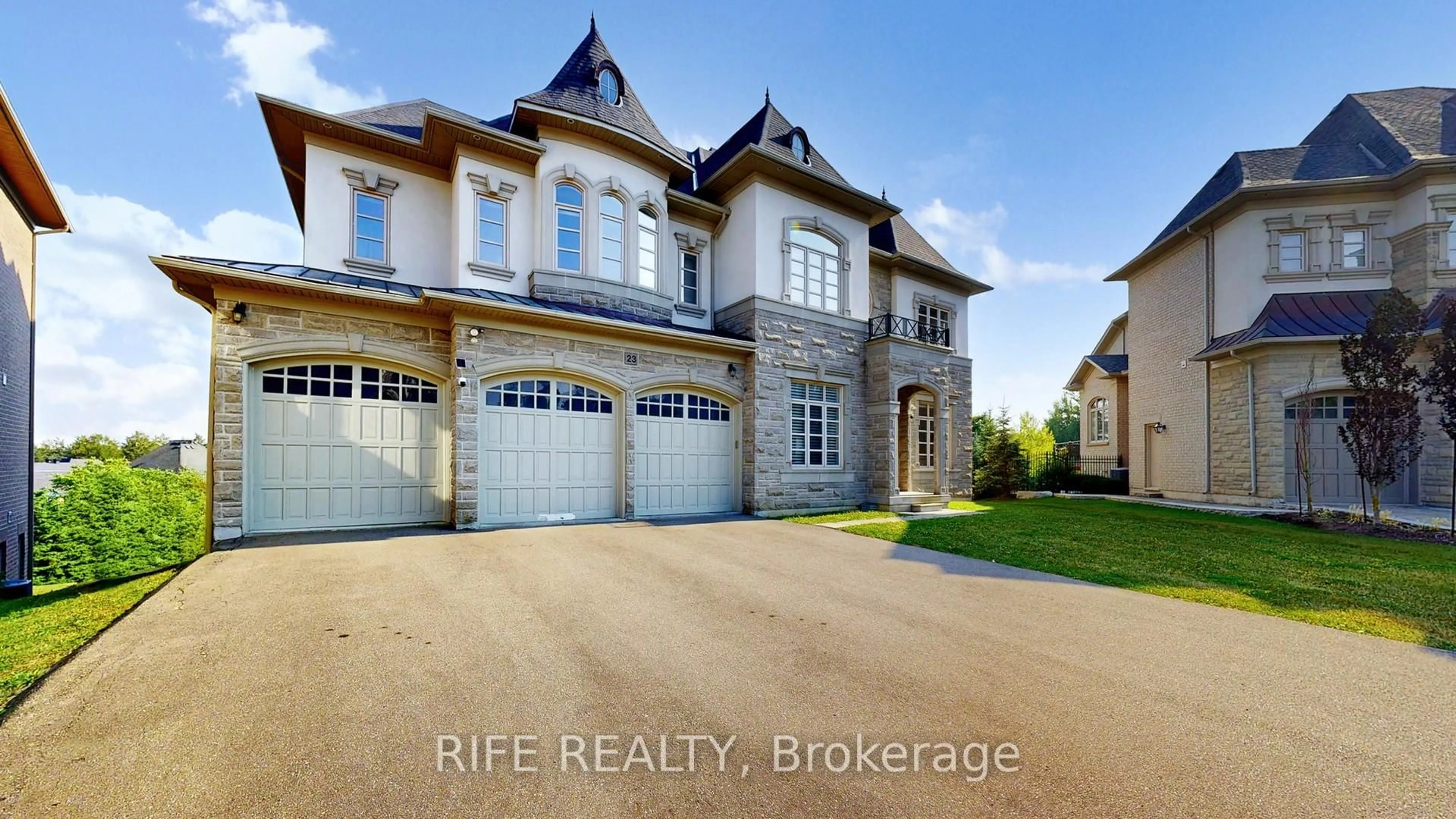 A pic from outside/outdoor area/front of a property/back of a property/a pic from drone, unknown for 23 Finesse Crt, Richmond Hill Ontario L4E 0W7
