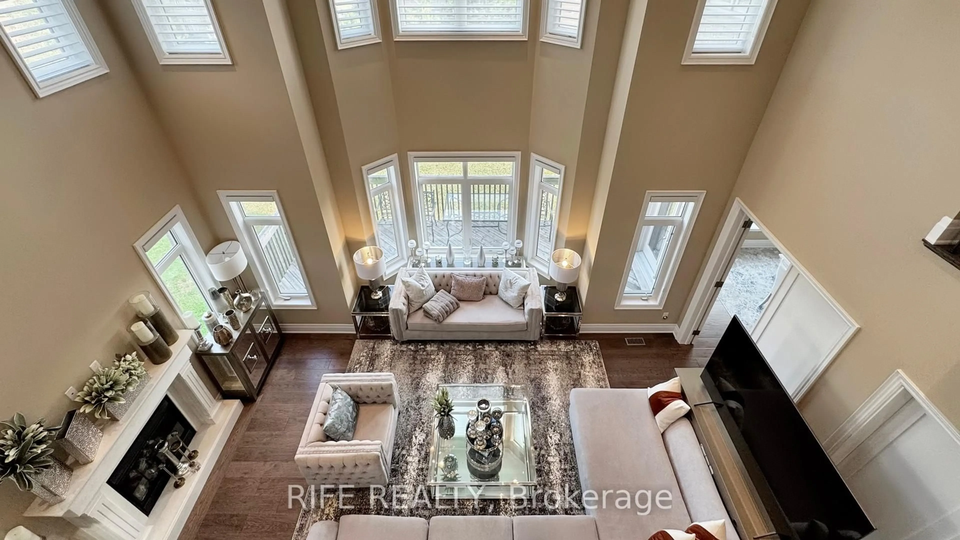 Living room with furniture, unknown for 23 Finesse Crt, Richmond Hill Ontario L4E 0W7