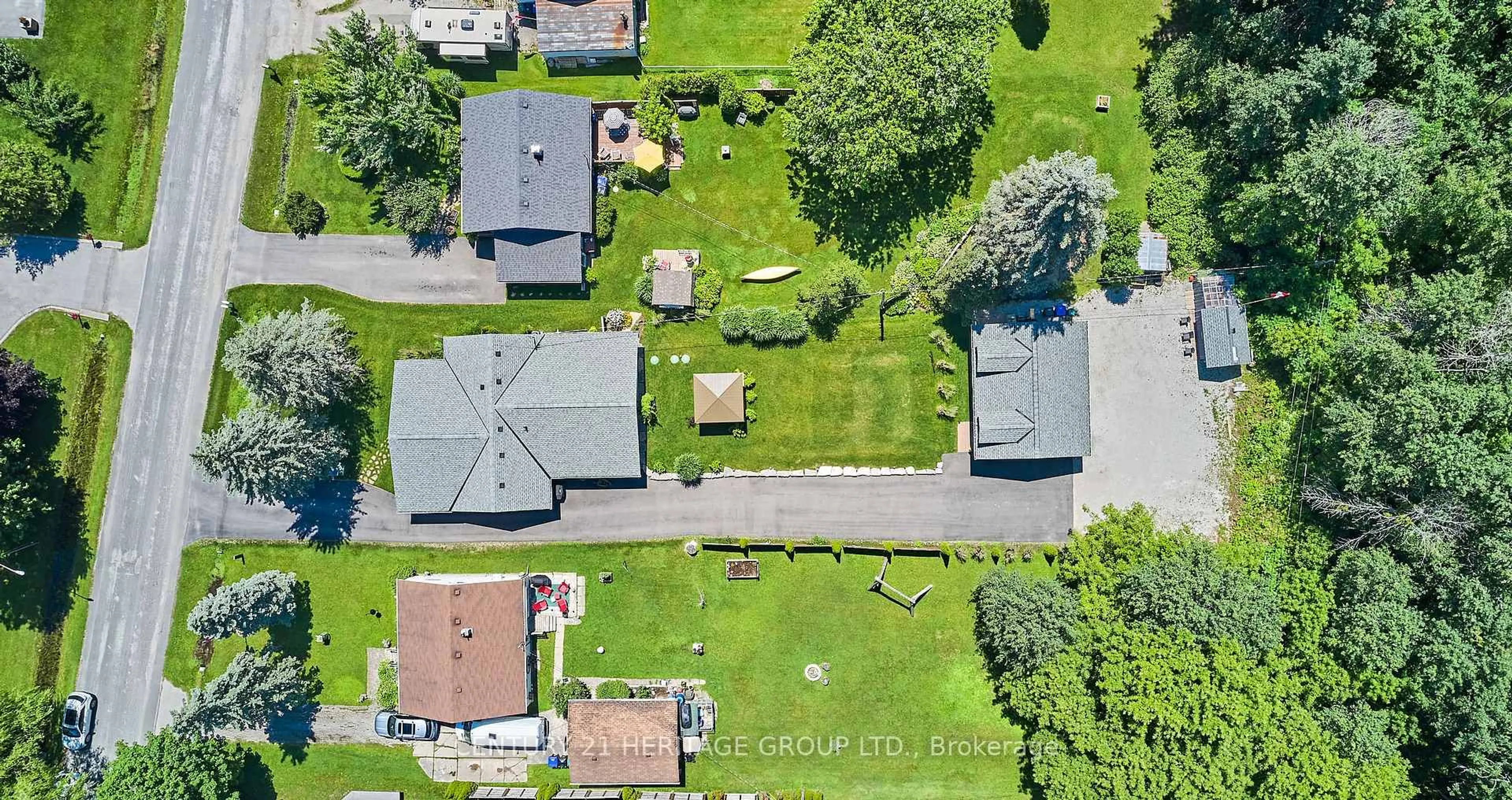 A pic from outside/outdoor area/front of a property/back of a property/a pic from drone, street for 182 Parkview Dr, Innisfil Ontario L0L 1R0