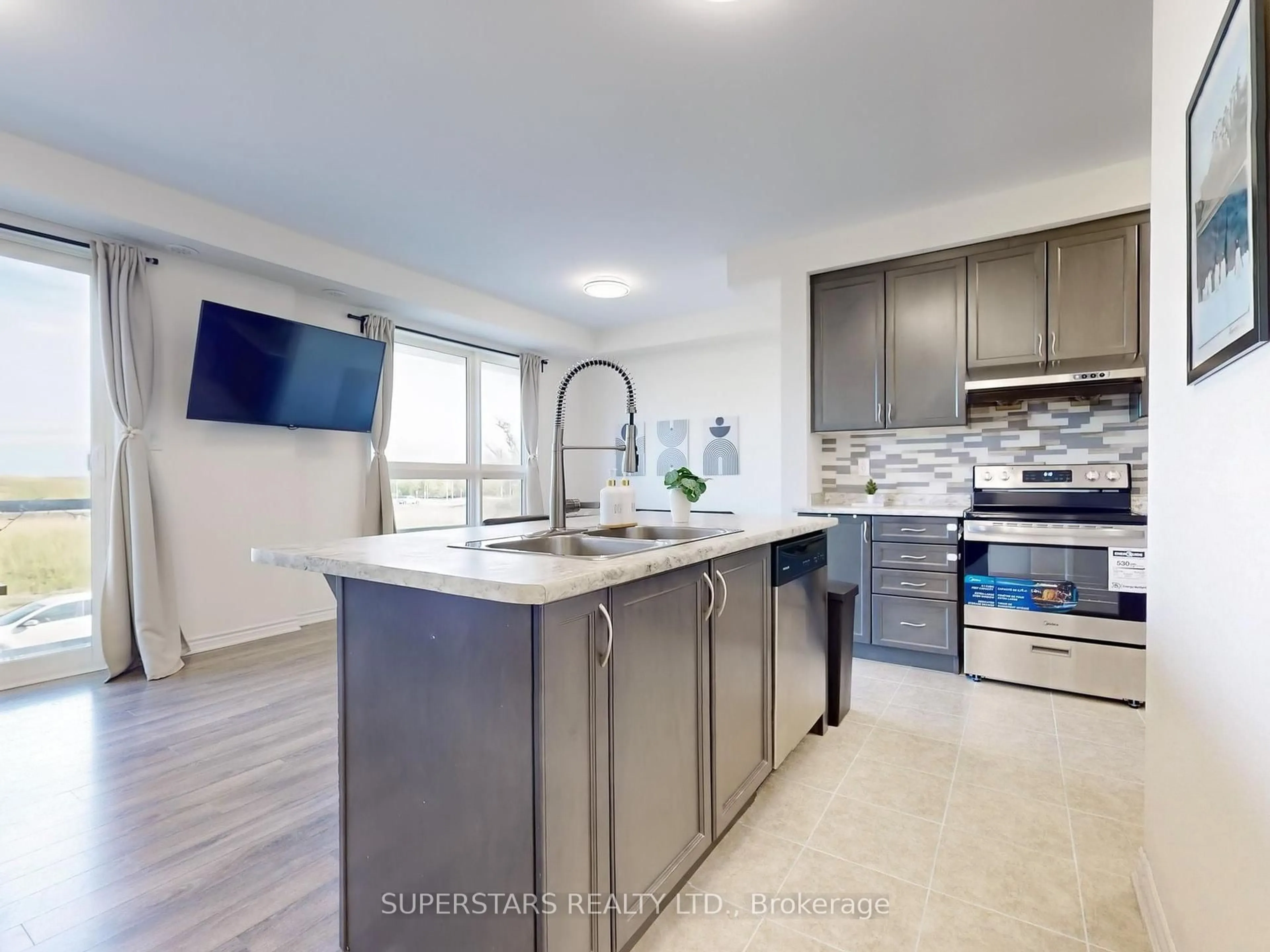 Open concept kitchen, ceramic/tile floor for 360 Arthur Bonner Ave, Markham Ontario L6B 1N2