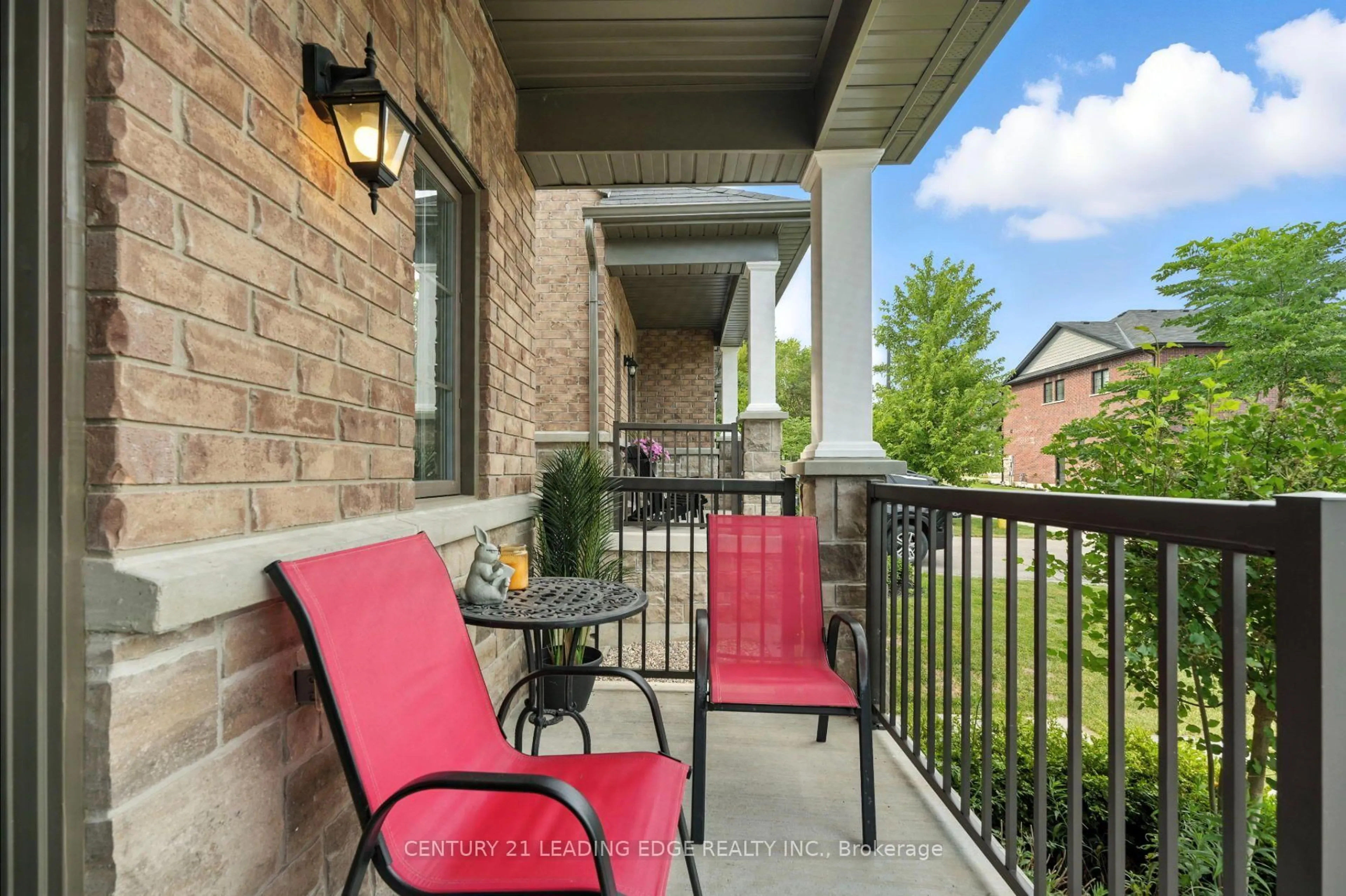 Patio, street for 31 GORD MATTHEWS Way, Uxbridge Ontario L9P 0E9