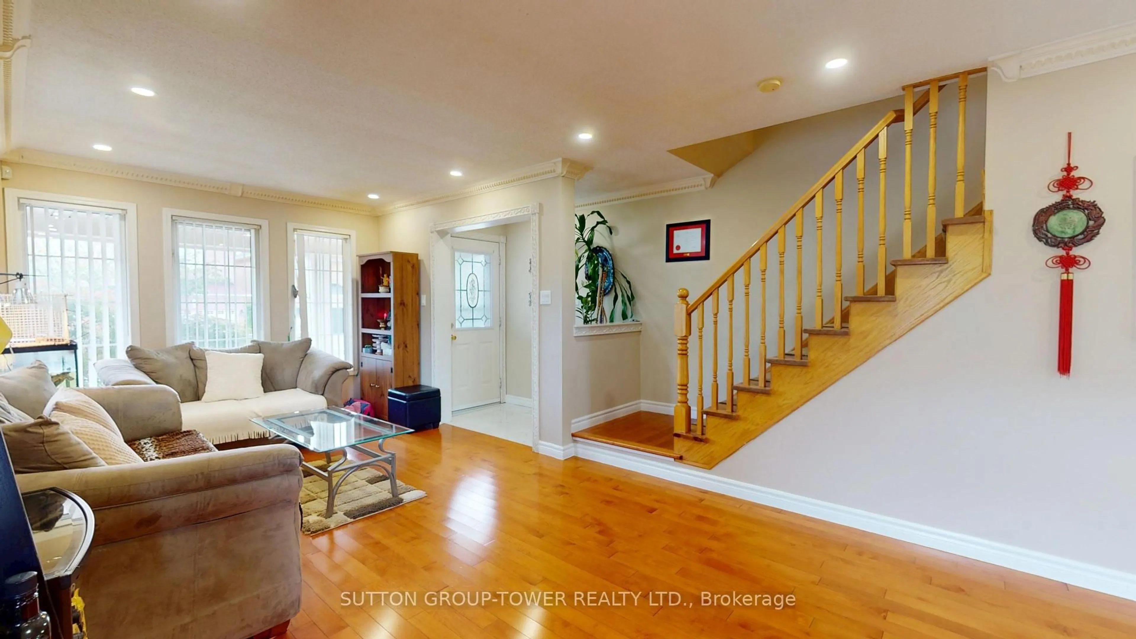 Indoor foyer for 450 John Deisman Blvd, Vaughan Ontario L6A 3G2