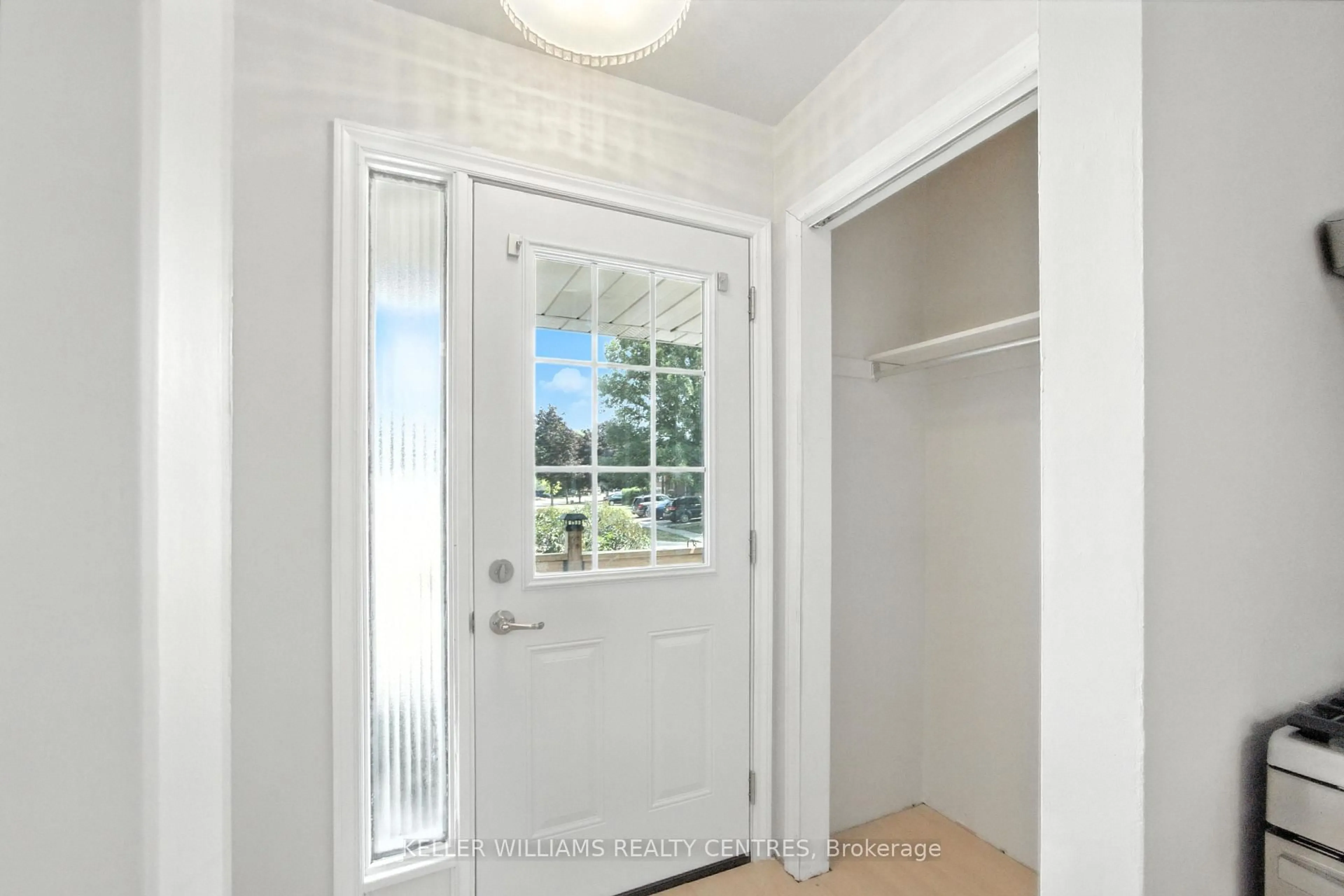 Indoor entryway for 45 Zima Cres, Bradford West Gwillimbury Ontario L3Z 2E7