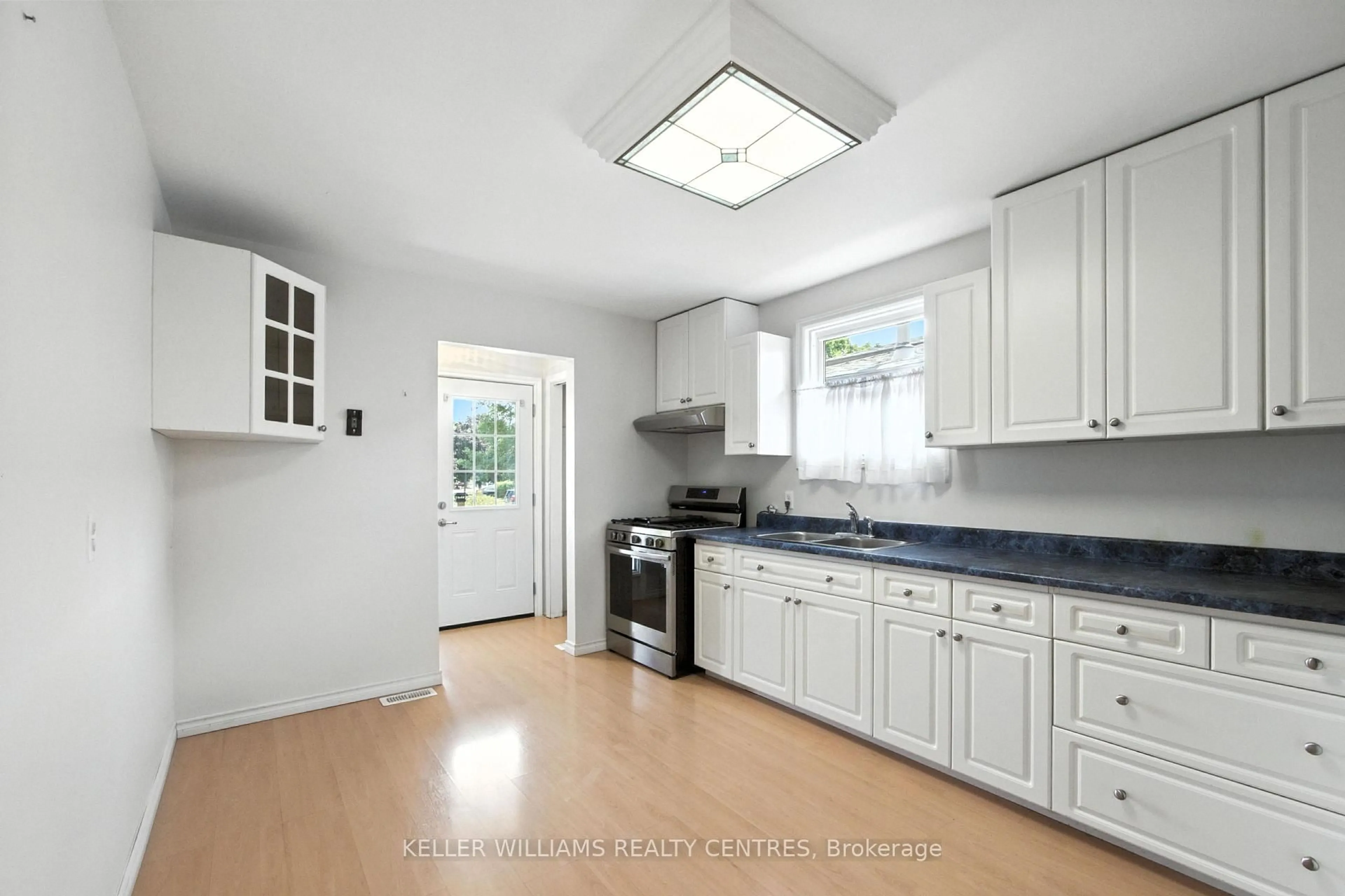Standard kitchen, unknown for 45 Zima Cres, Bradford West Gwillimbury Ontario L3Z 2E7