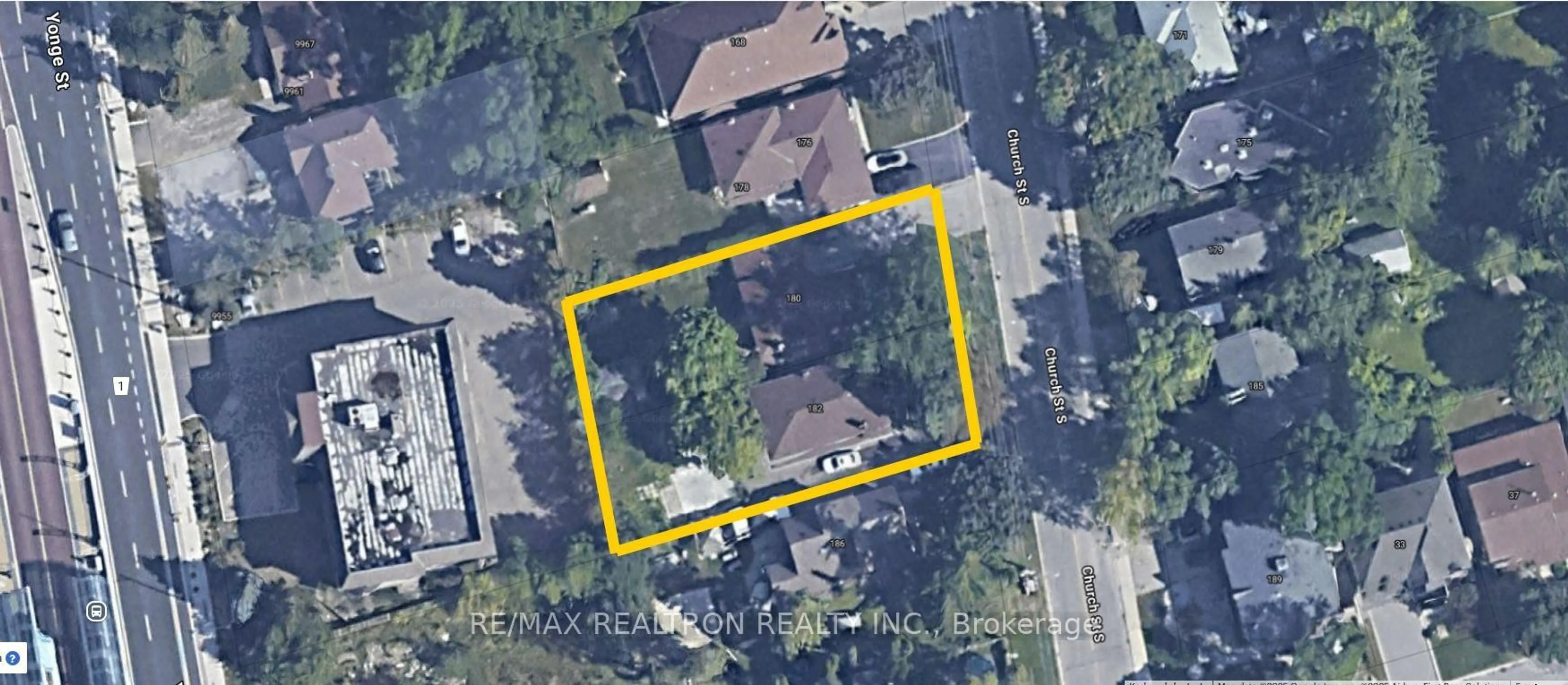 A pic from outside/outdoor area/front of a property/back of a property/a pic from drone, street for 180-182 Church St, Richmond Hill Ontario L4C 1W6