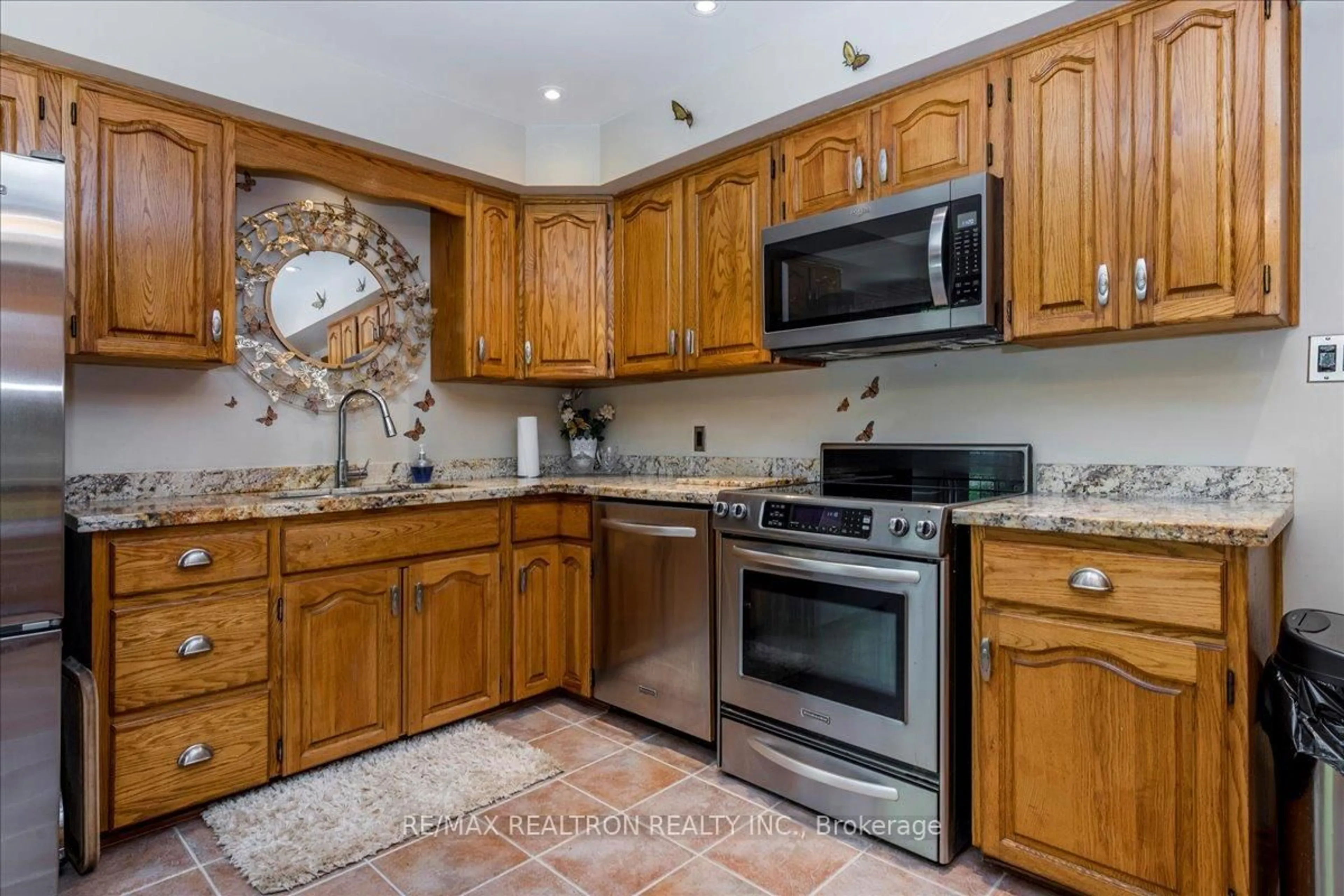 Standard kitchen, ceramic/tile floor for 5664 2 Concession Rd, Adjala-Tosorontio Ontario L0M 1J0