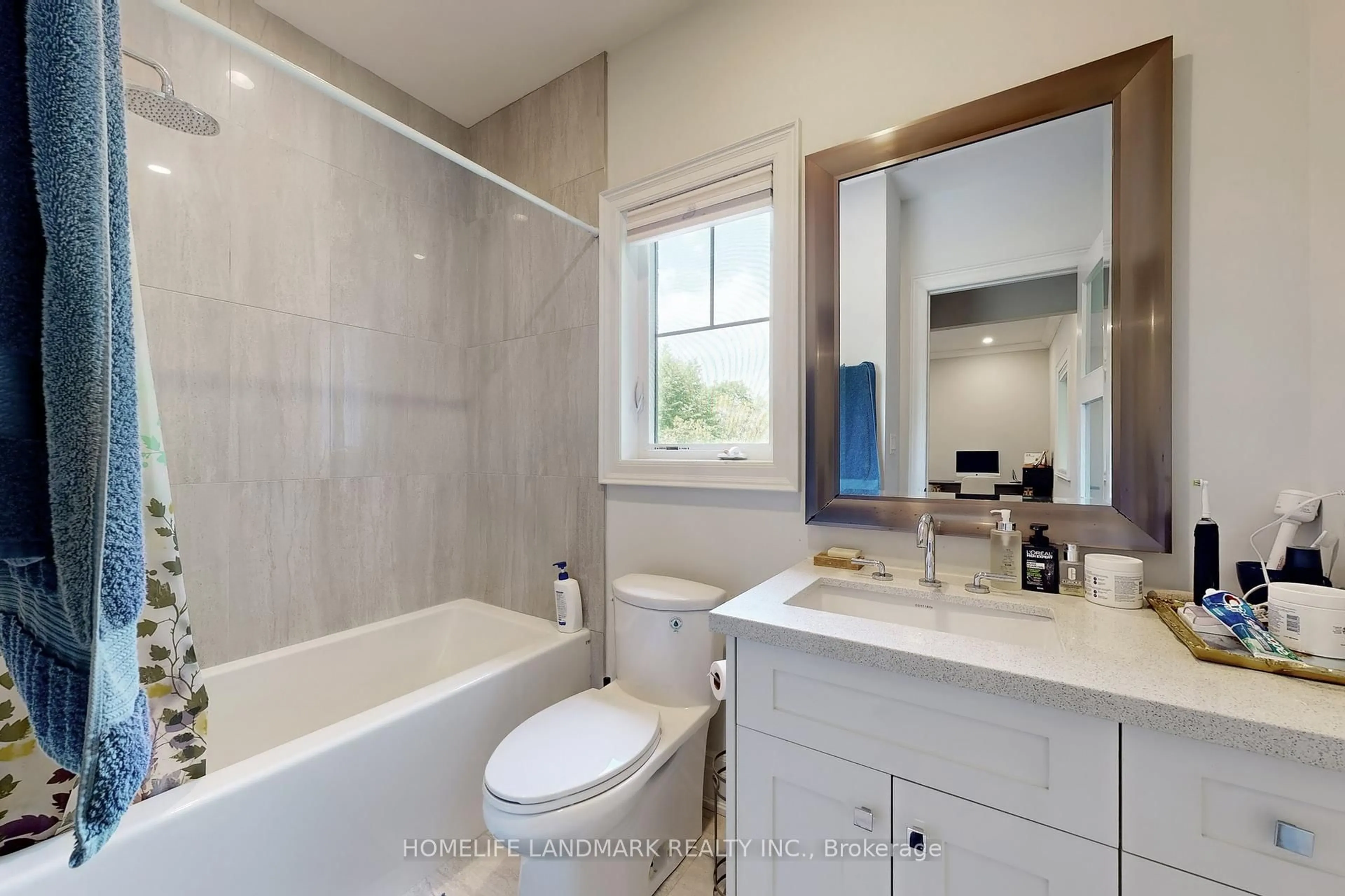 Standard bathroom, ceramic/tile floor for 132 Pemberton Rd, Richmond Hill Ontario L4C 3T7