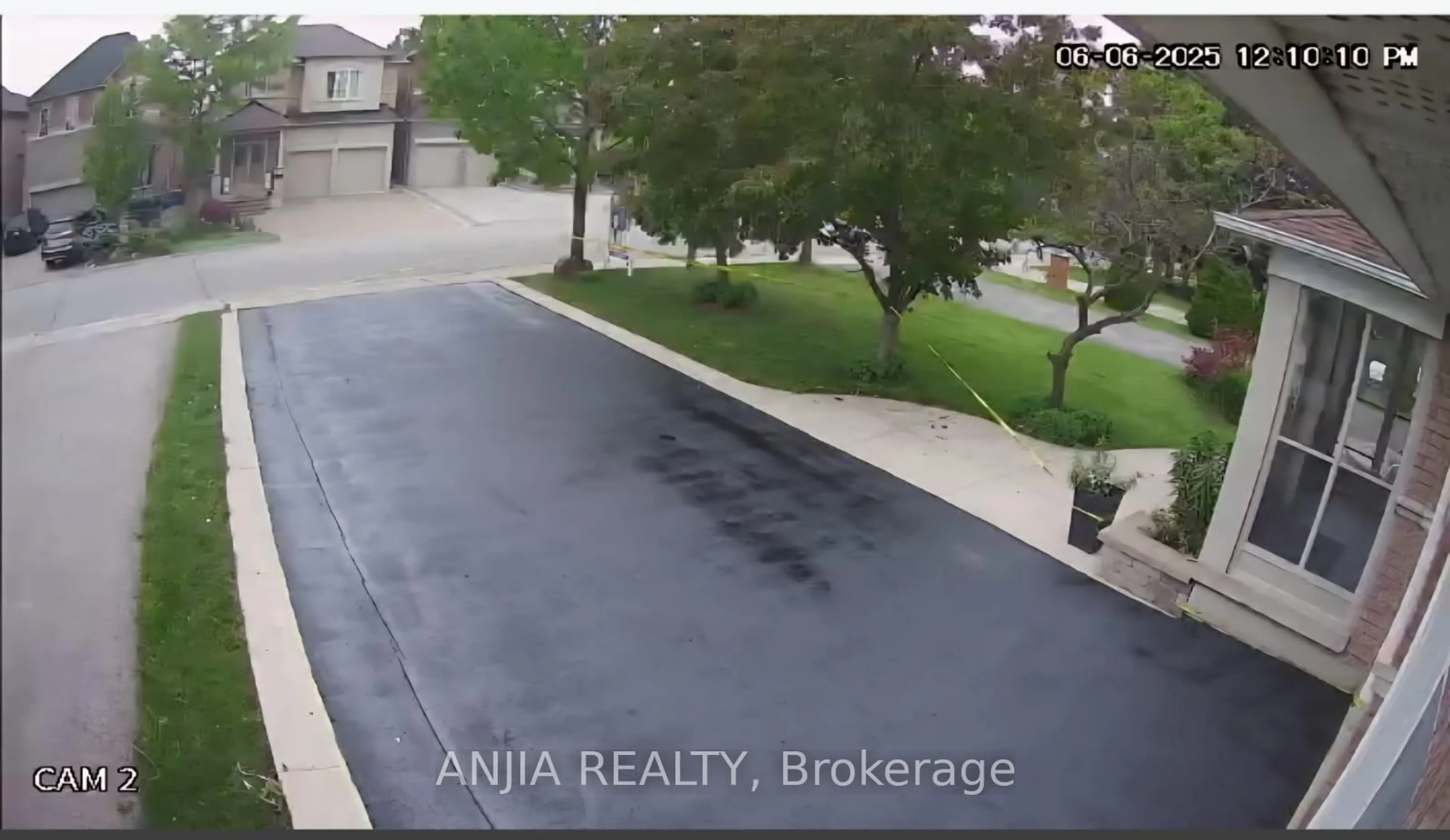 A pic from outside/outdoor area/front of a property/back of a property/a pic from drone, street for 262 Helen Ave, Markham Ontario L3R 1K1