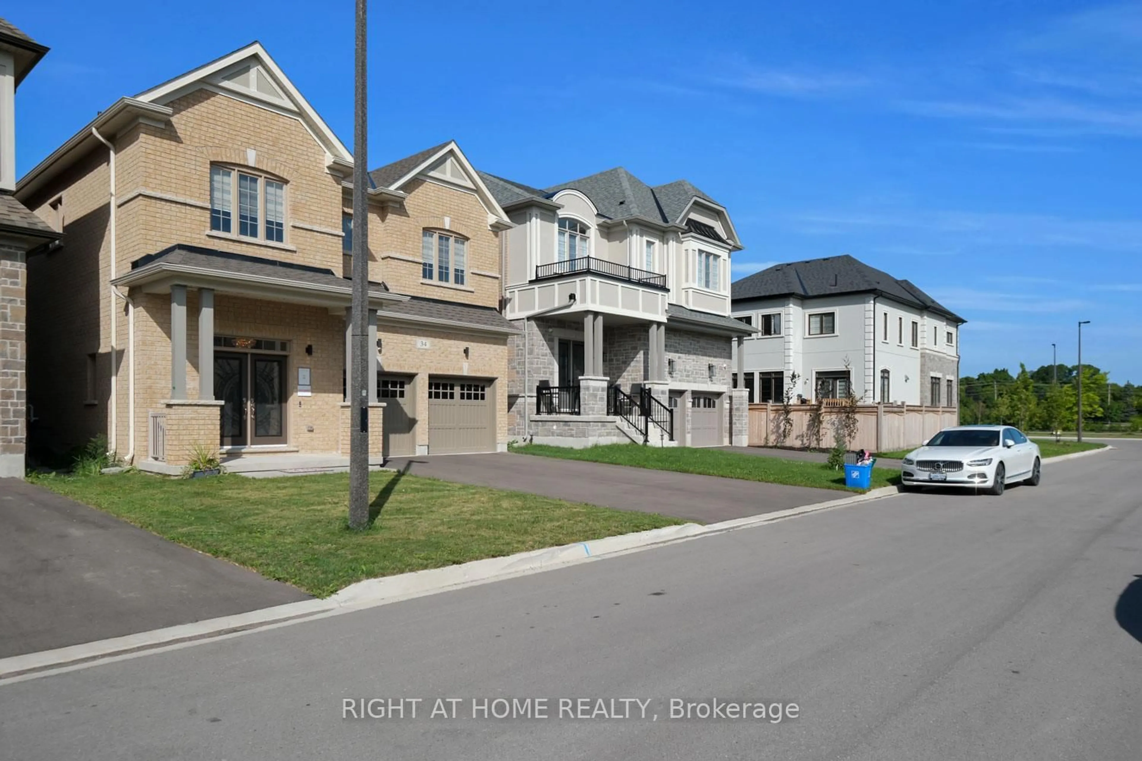 A pic from outside/outdoor area/front of a property/back of a property/a pic from drone, street for 34 Valleo St, Georgina Ontario L4P 0K1