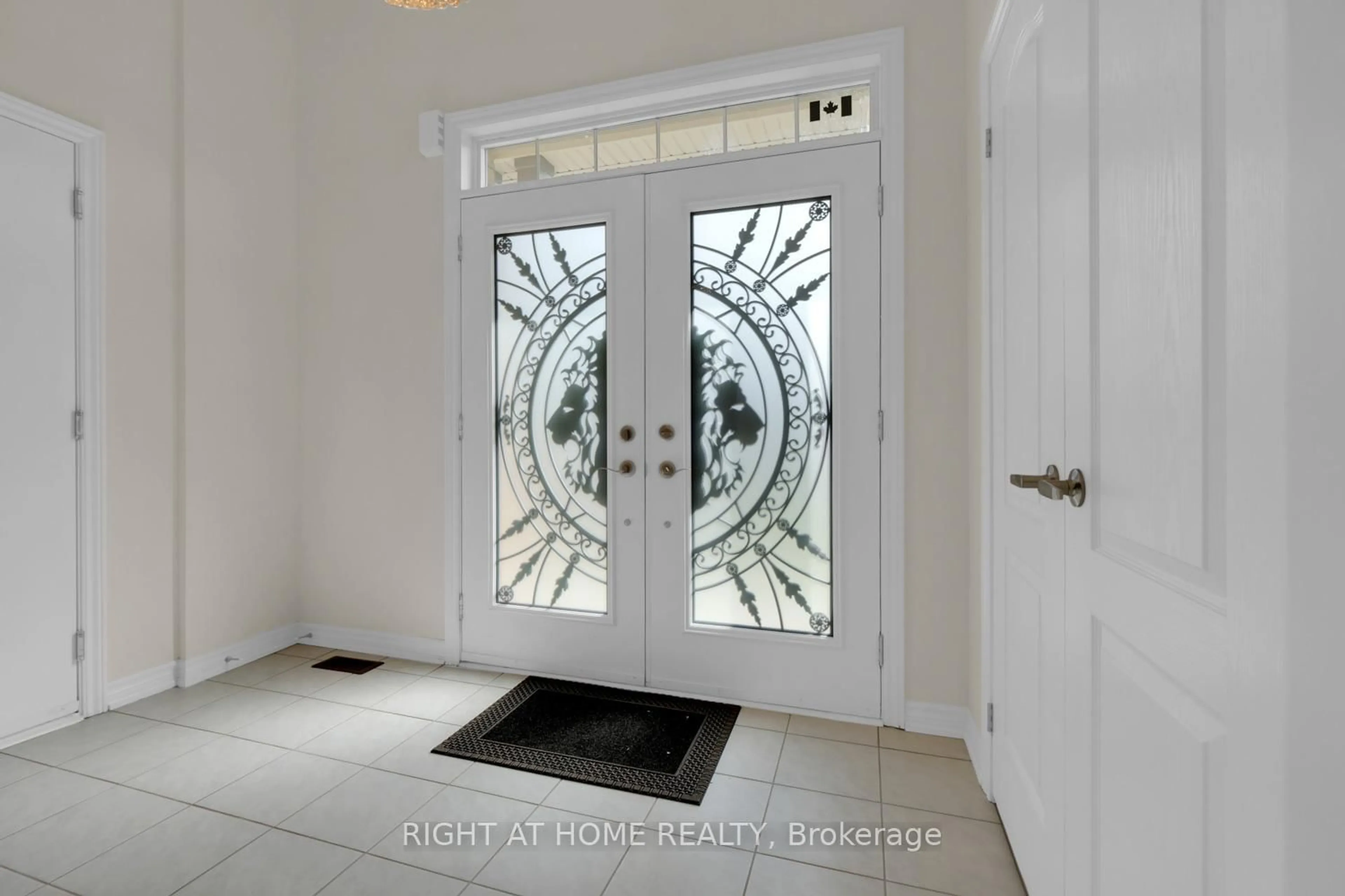 Indoor entryway for 34 Valleo St, Georgina Ontario L4P 0K1