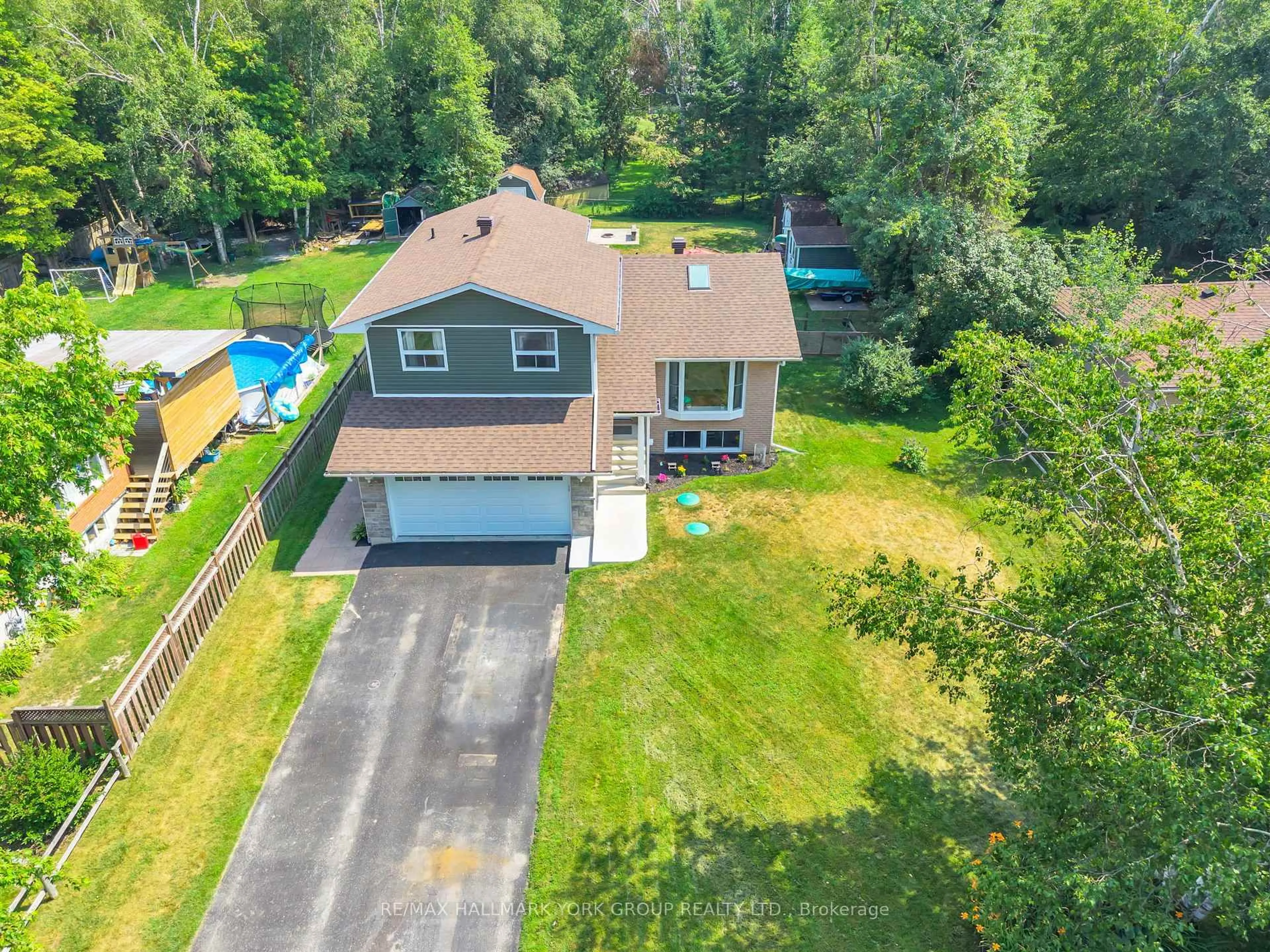 A pic from outside/outdoor area/front of a property/back of a property/a pic from drone, water/lake/river/ocean view for 15 Brook Cres, Georgina Ontario L0E 1N0