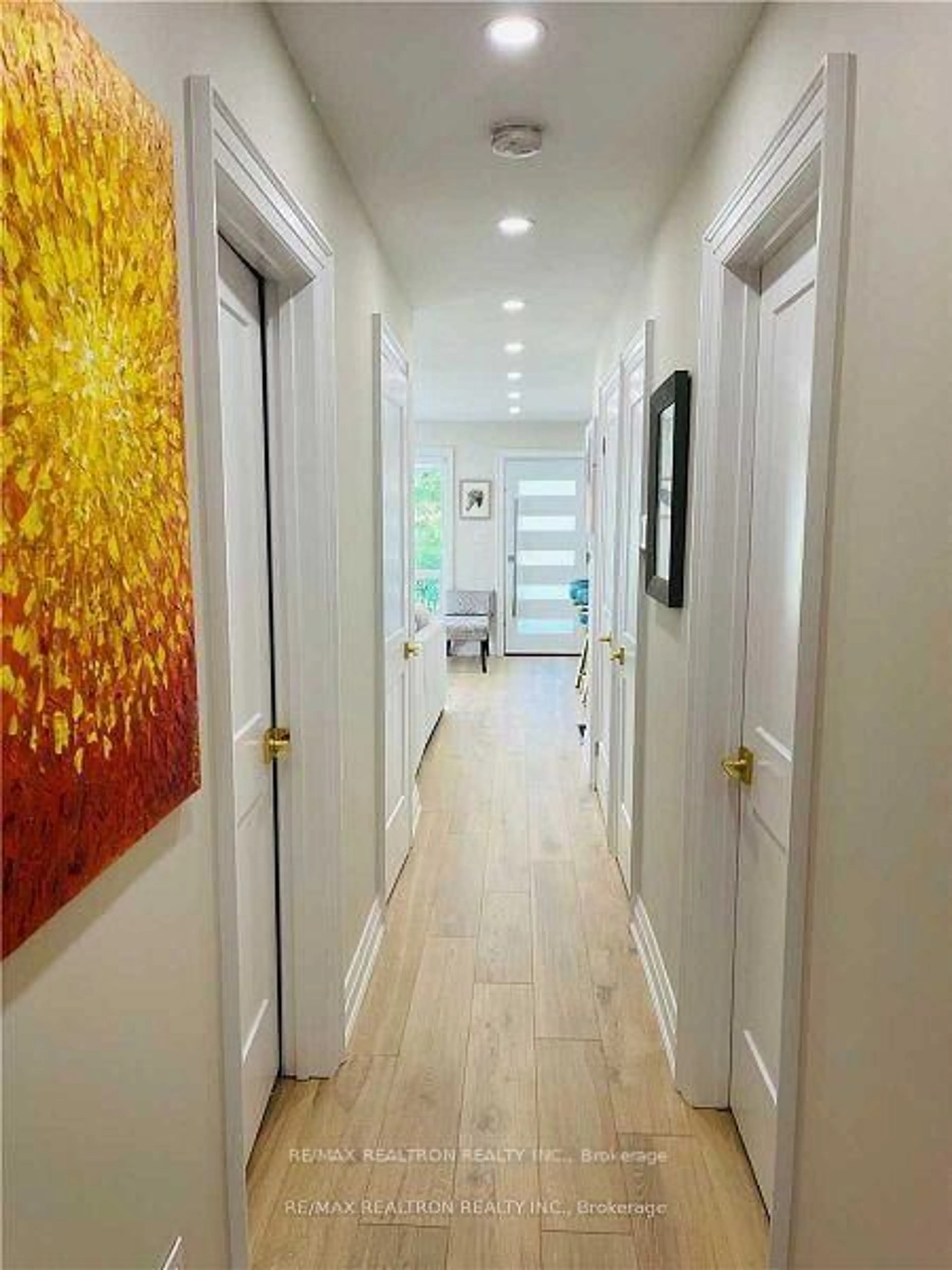 Indoor entryway for 771 Cedarvale Dr, Innisfil Ontario L9S 4L2