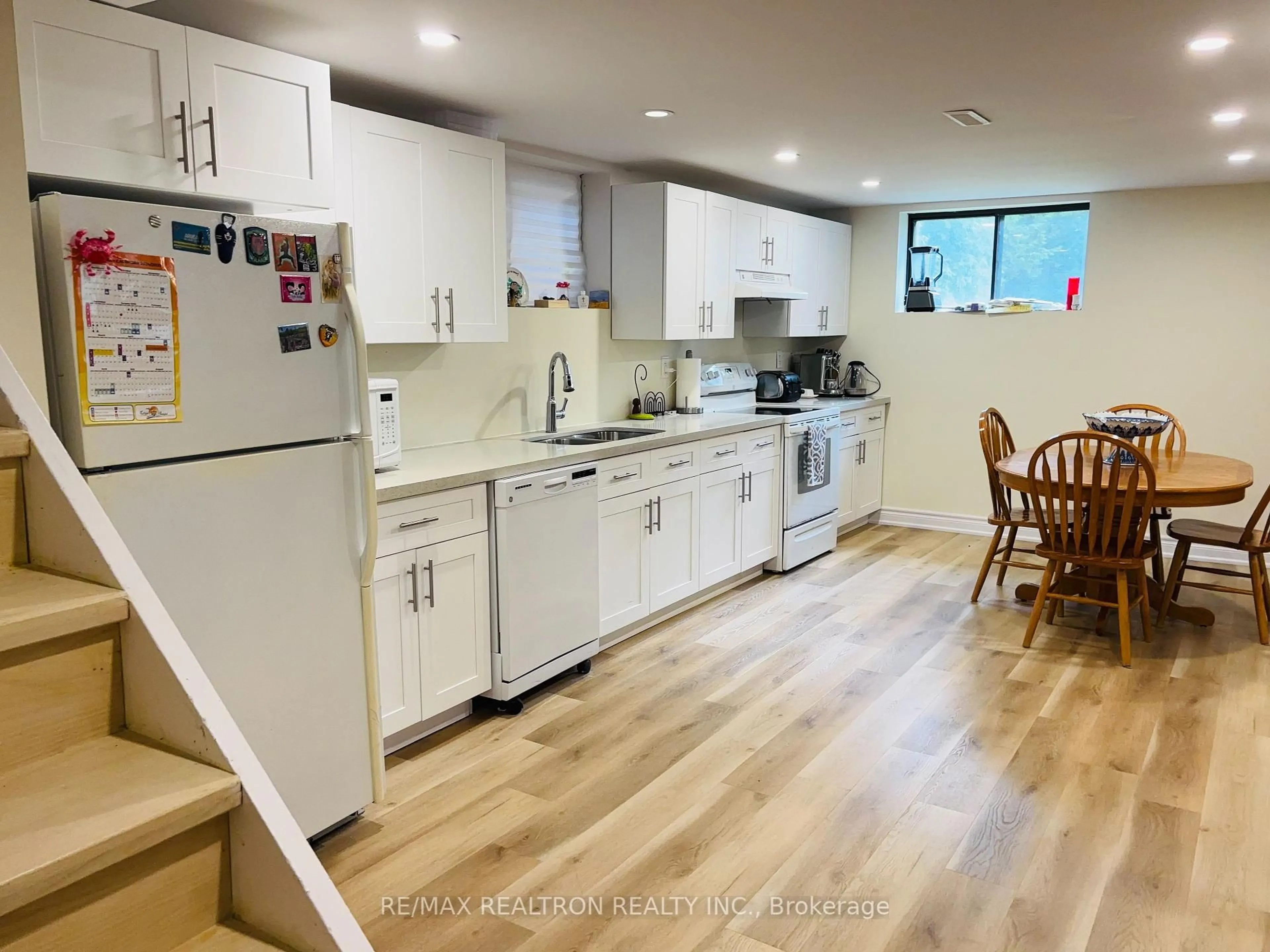 Open concept kitchen, unknown for 771 Cedarvale Dr, Innisfil Ontario L9S 4L2