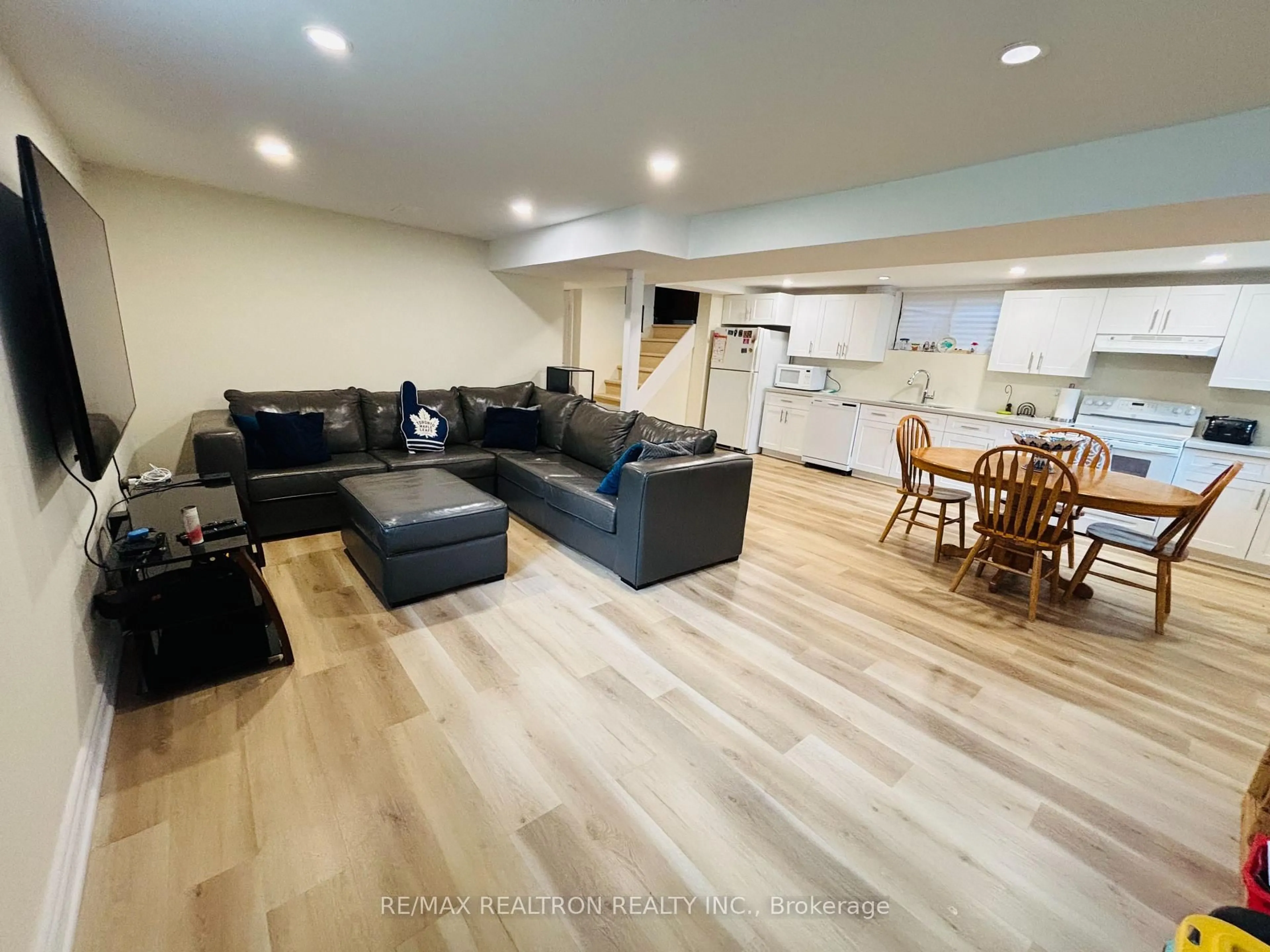 Living room with furniture, unknown for 771 Cedarvale Dr, Innisfil Ontario L9S 4L2
