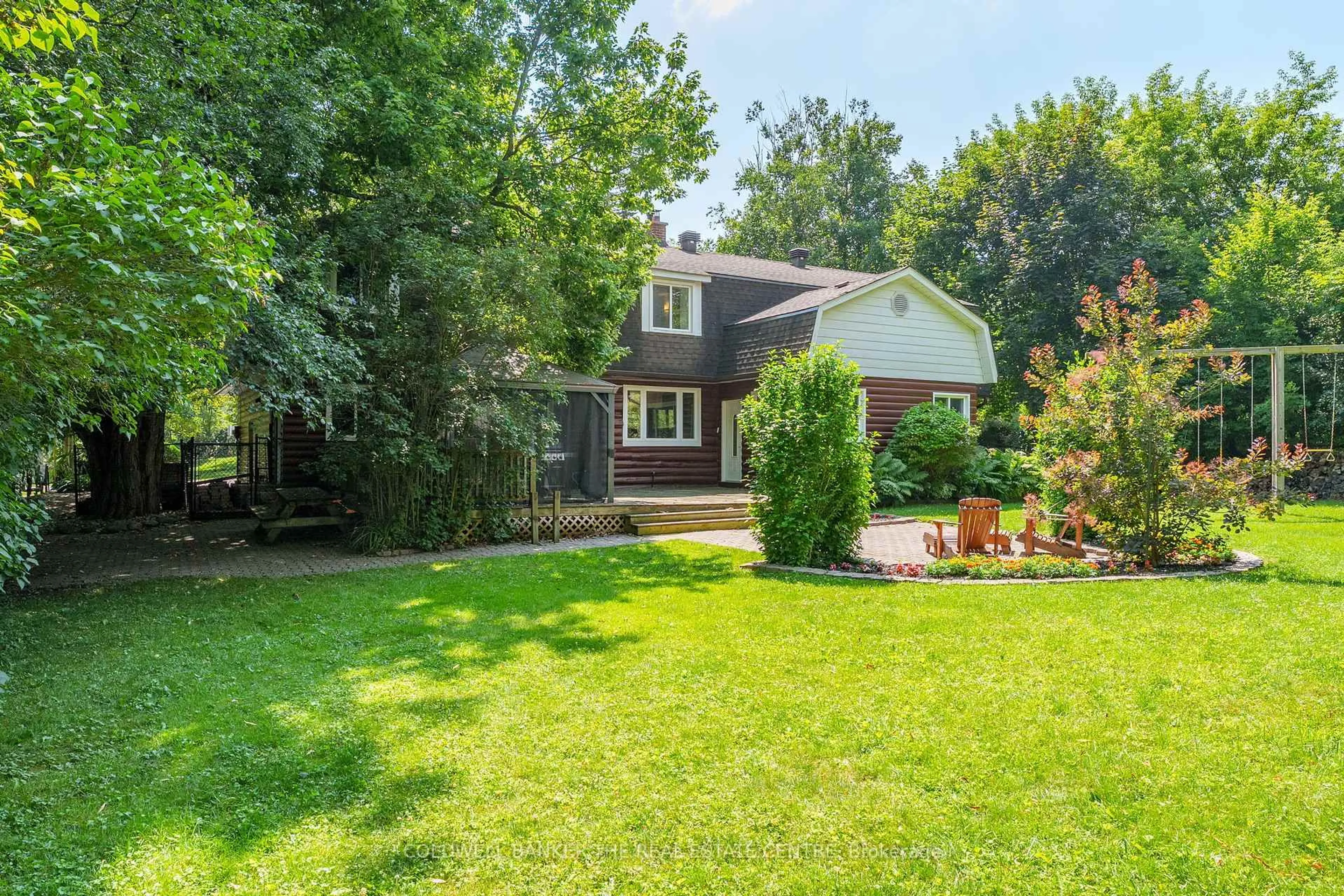 A pic from outside/outdoor area/front of a property/back of a property/a pic from drone, street for 10 Connaught Ave, Whitchurch-Stouffville Ontario L4A 3V4