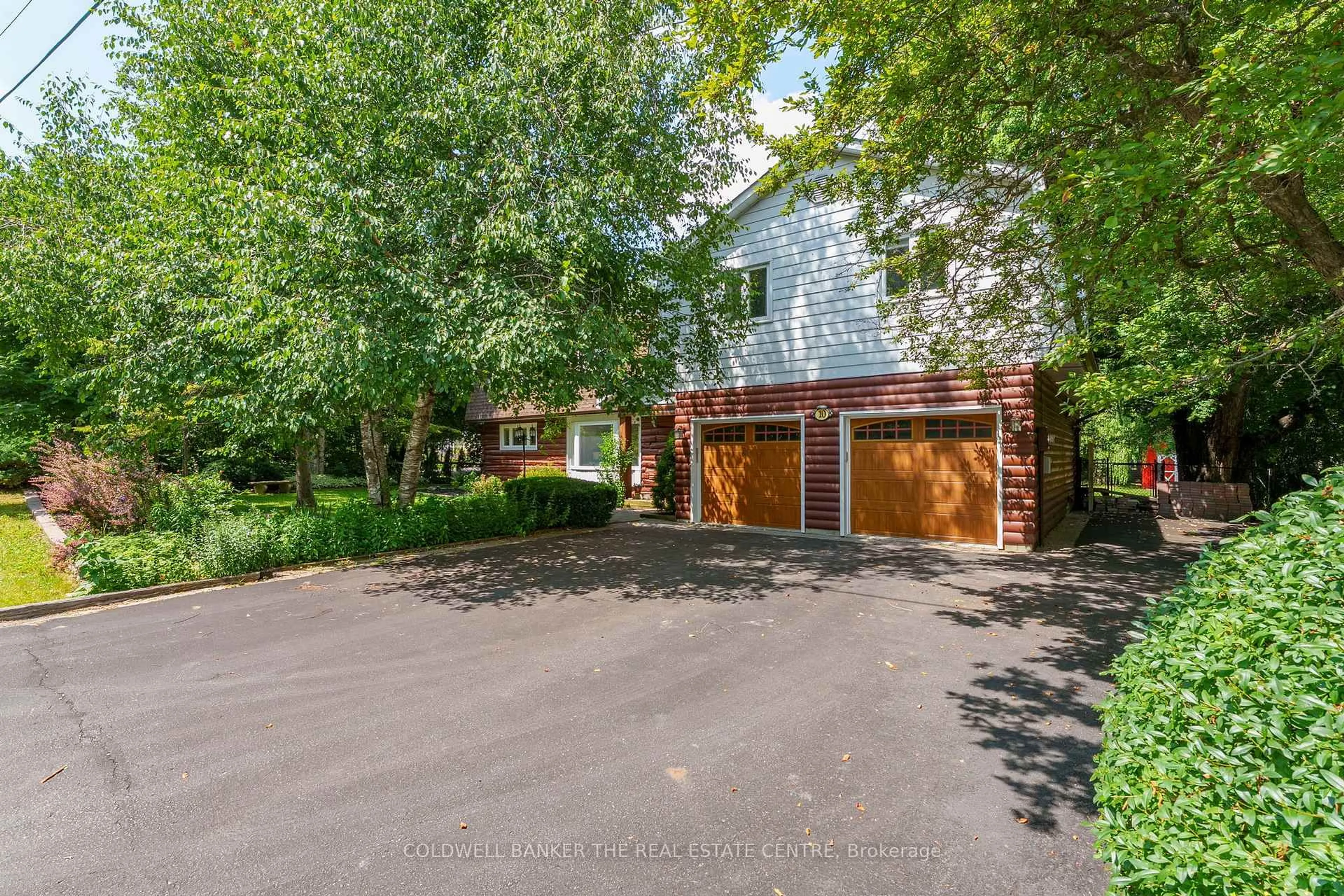 A pic from outside/outdoor area/front of a property/back of a property/a pic from drone, street for 10 Connaught Ave, Whitchurch-Stouffville Ontario L4A 3V4