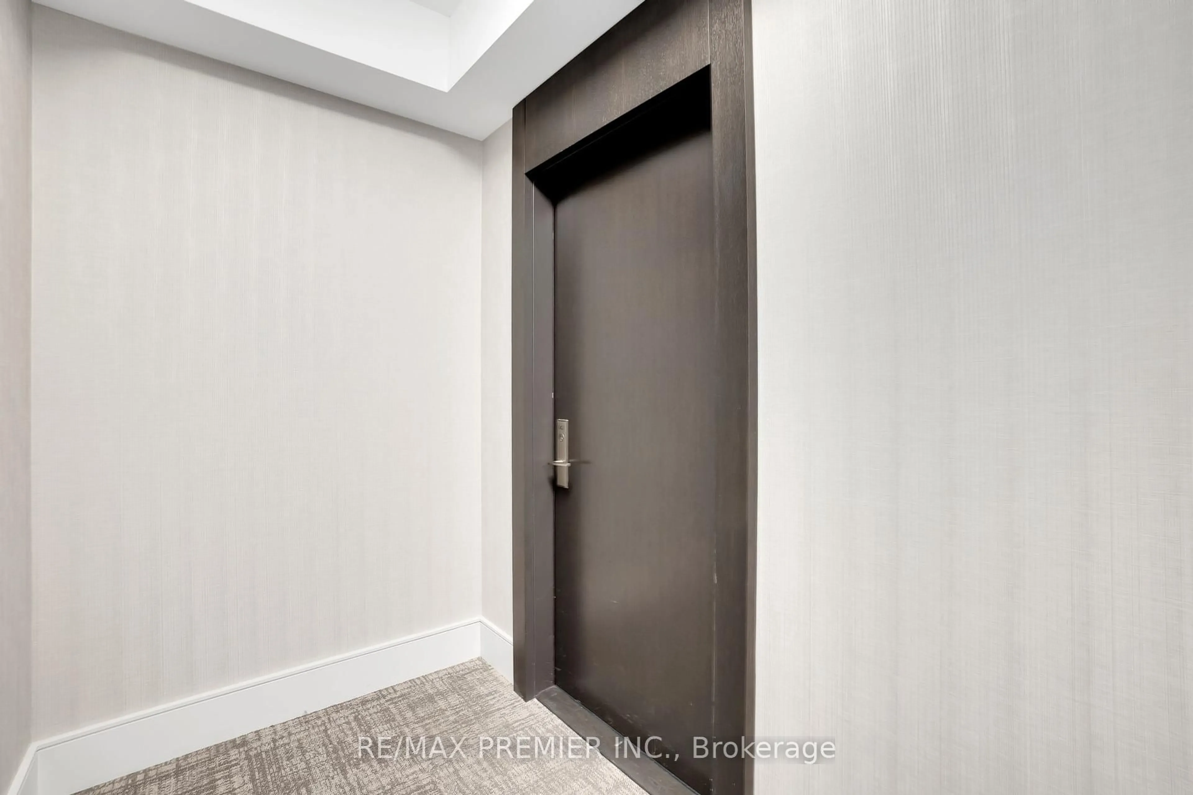 Indoor entryway for 9000 Jane St #1421, Vaughan Ontario L4K 0M6