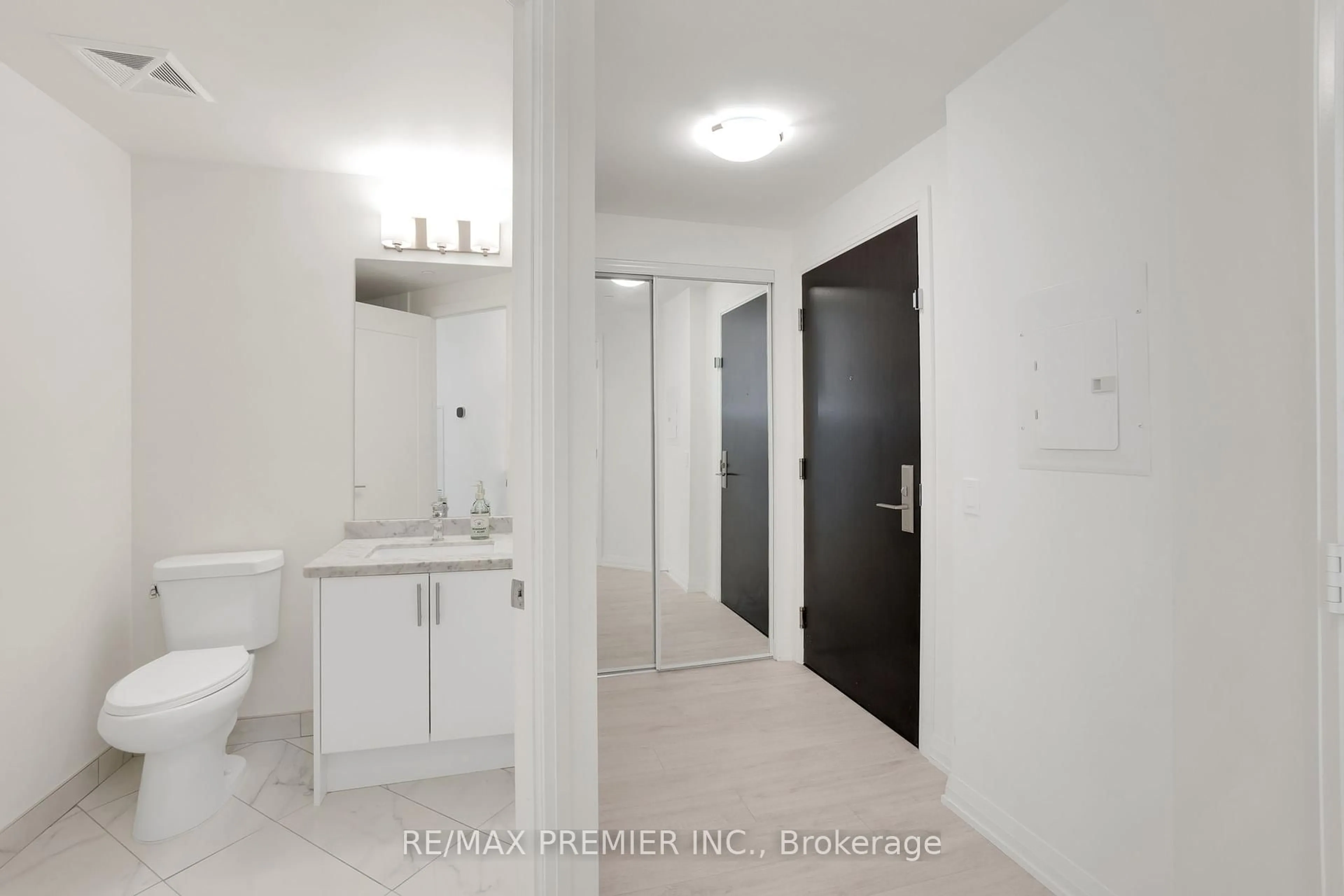 Unknown for 9000 Jane St #1421, Vaughan Ontario L4K 0M6