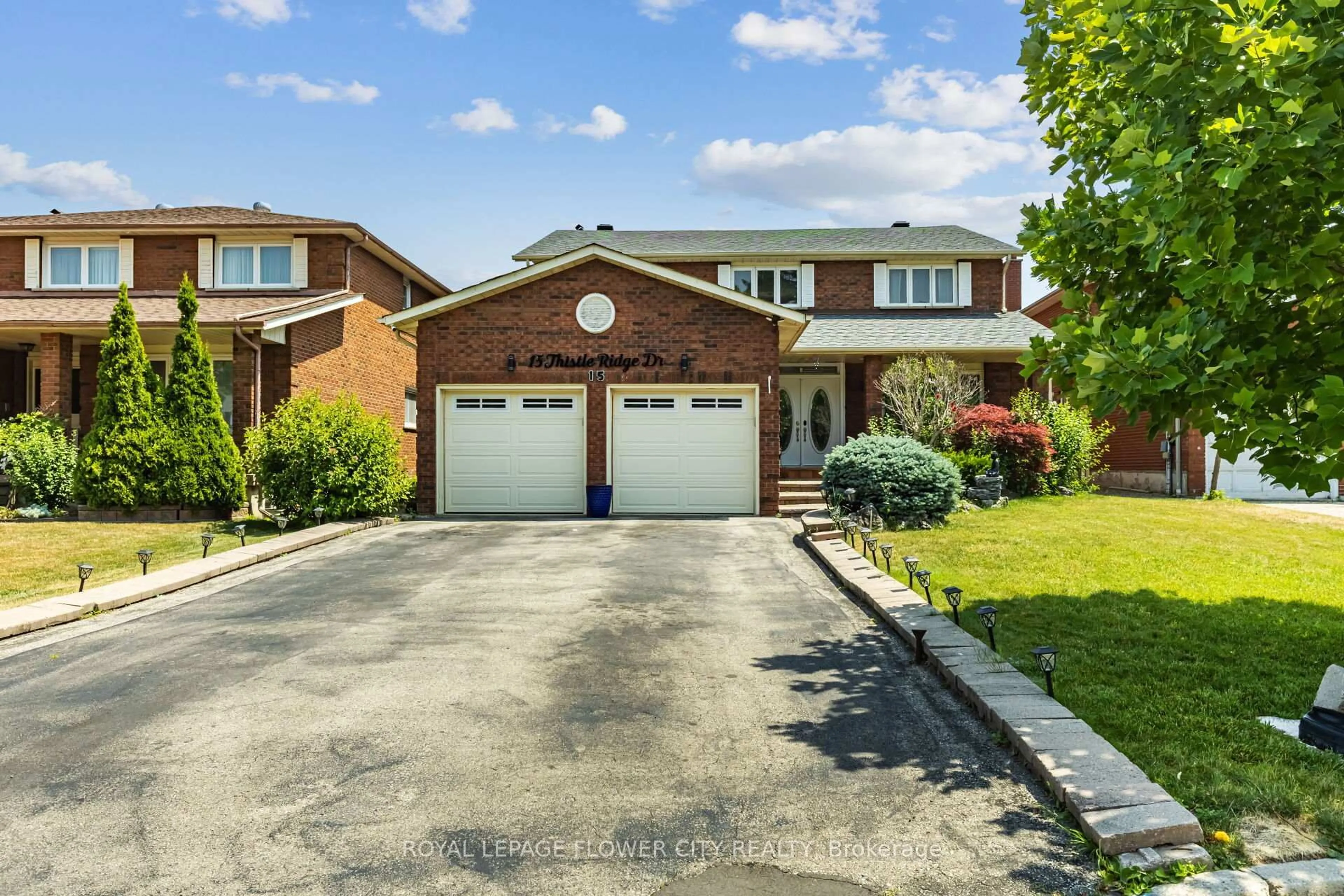 Home with brick exterior material, street for 15 Thistle Ridge Dr, Vaughan Ontario L2L 3K3