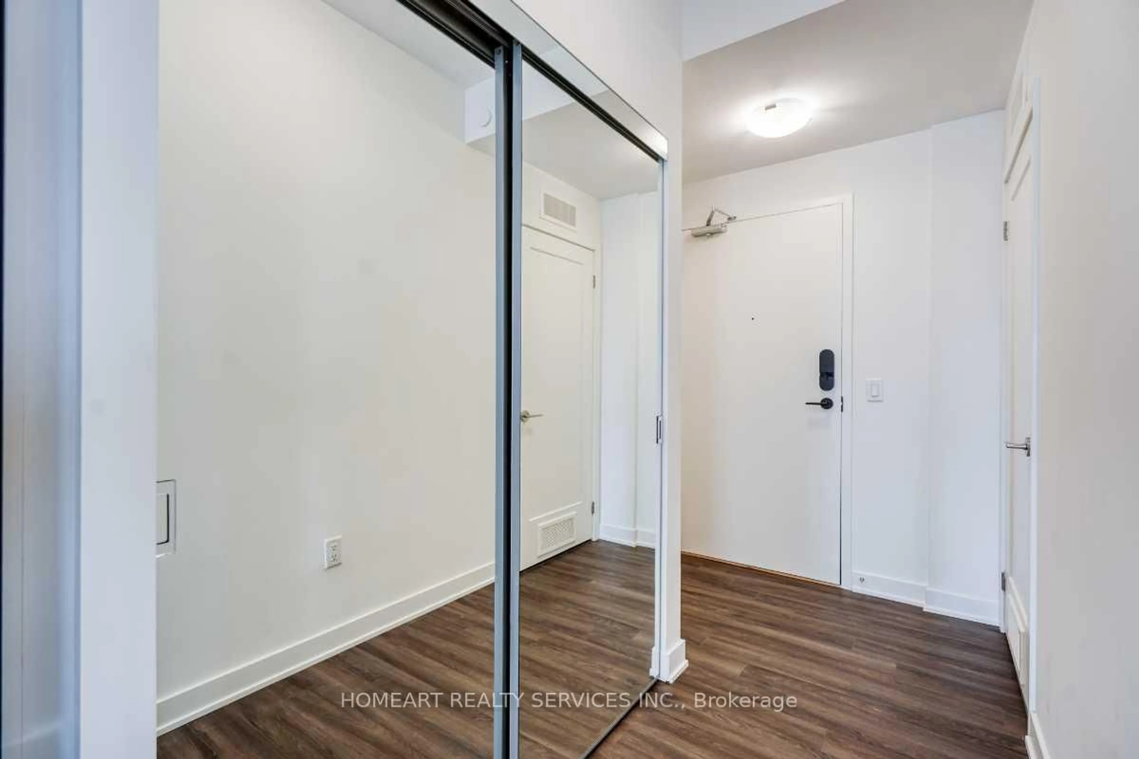 Indoor entryway for 95 Oneida Cres #1610, Richmond Hill Ontario L4B 0H5