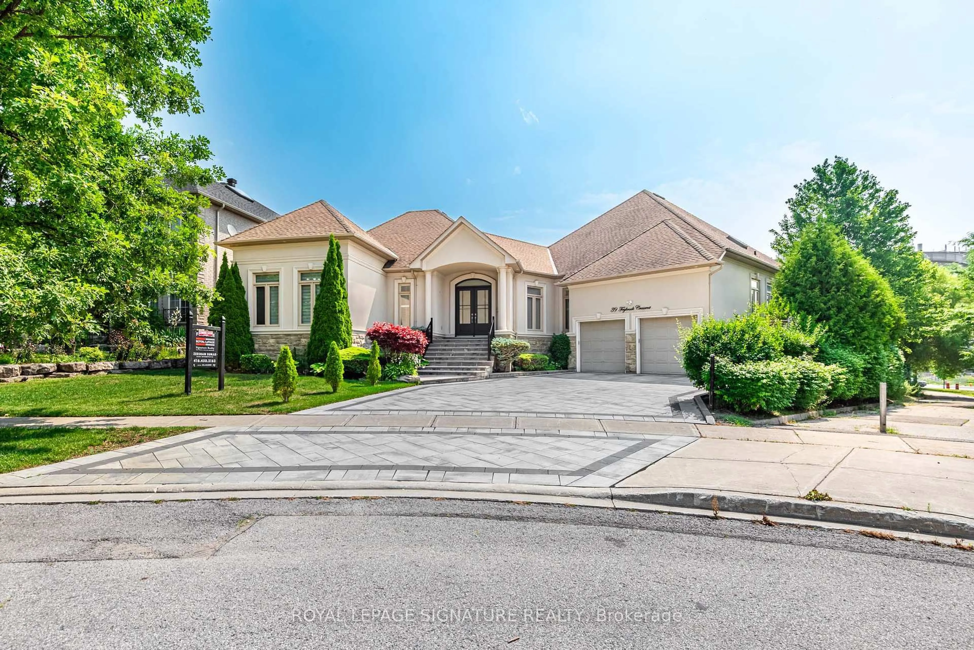 Home with brick exterior material, street for 39 Frybrook Cres, Richmond Hill Ontario L4B 4B9