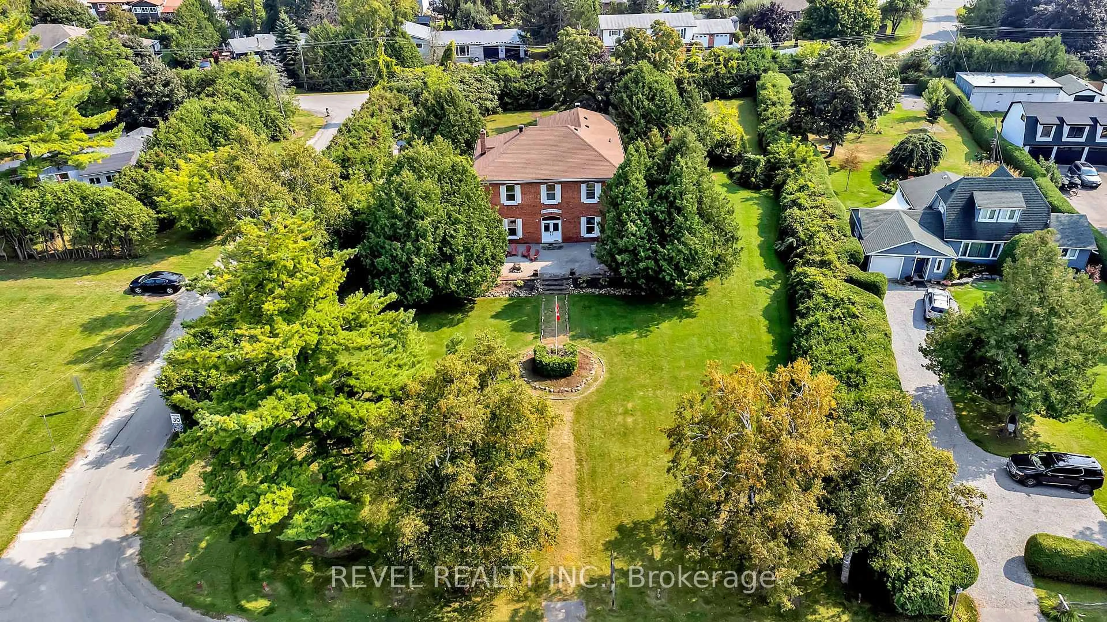 A pic from outside/outdoor area/front of a property/back of a property/a pic from drone, unknown for 351 Hedge Rd, Georgina Ontario L0E 1R0