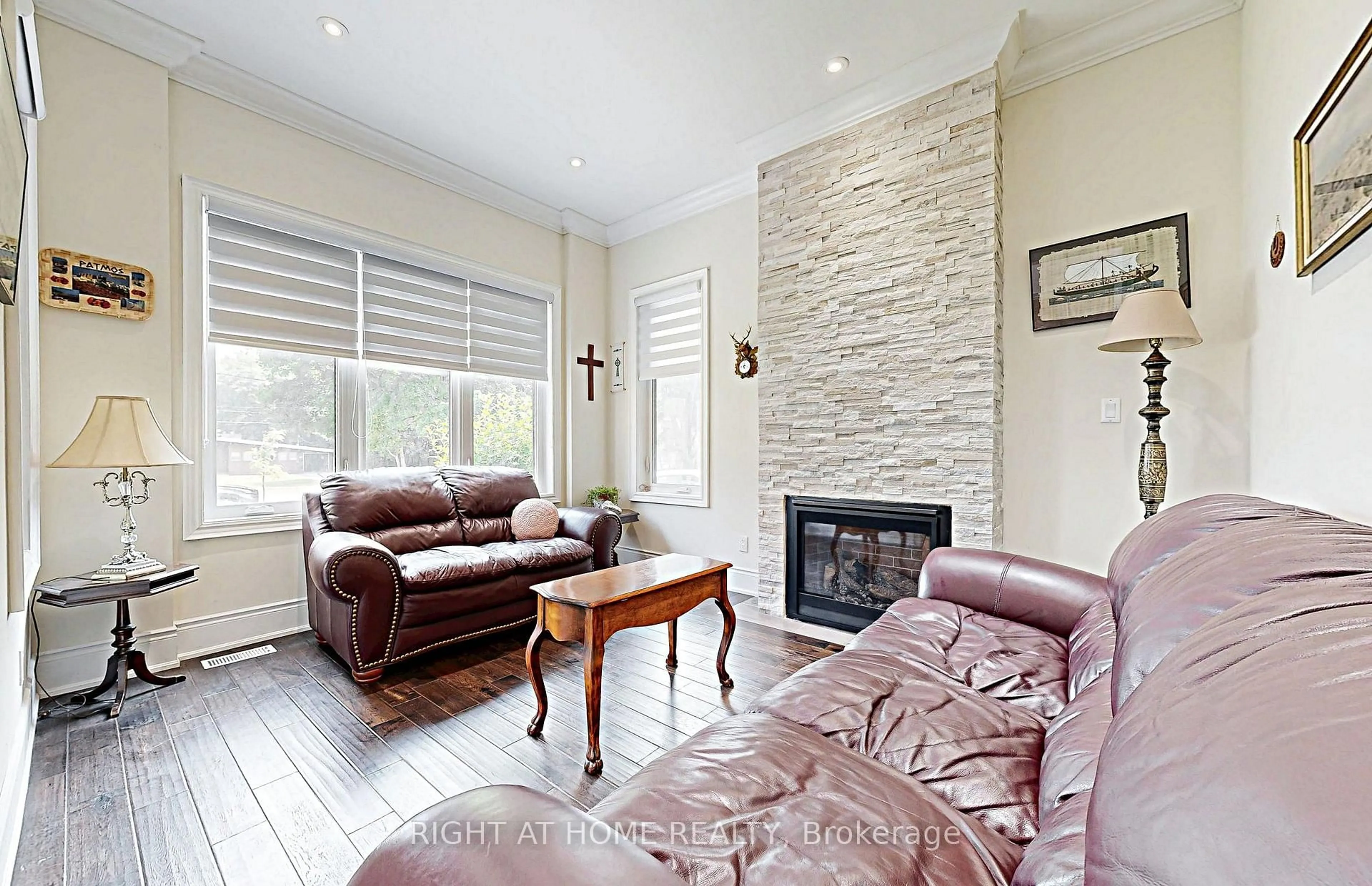 Living room with furniture, unknown for 250 Church St, Markham Ontario L3P 2M7