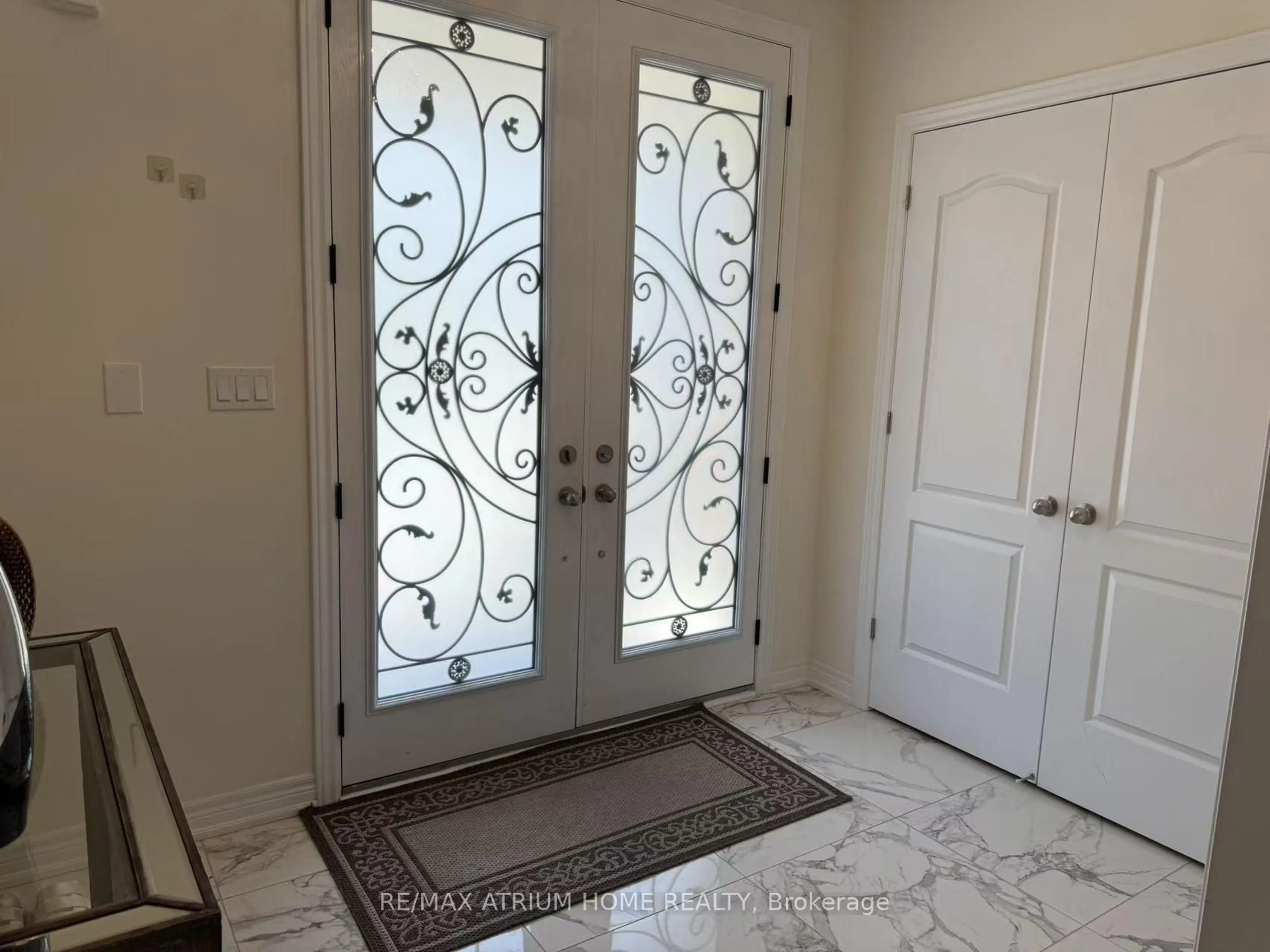 Indoor entryway for 4 Goldeneye Dr, East Gwillimbury Ontario L9N 0S6