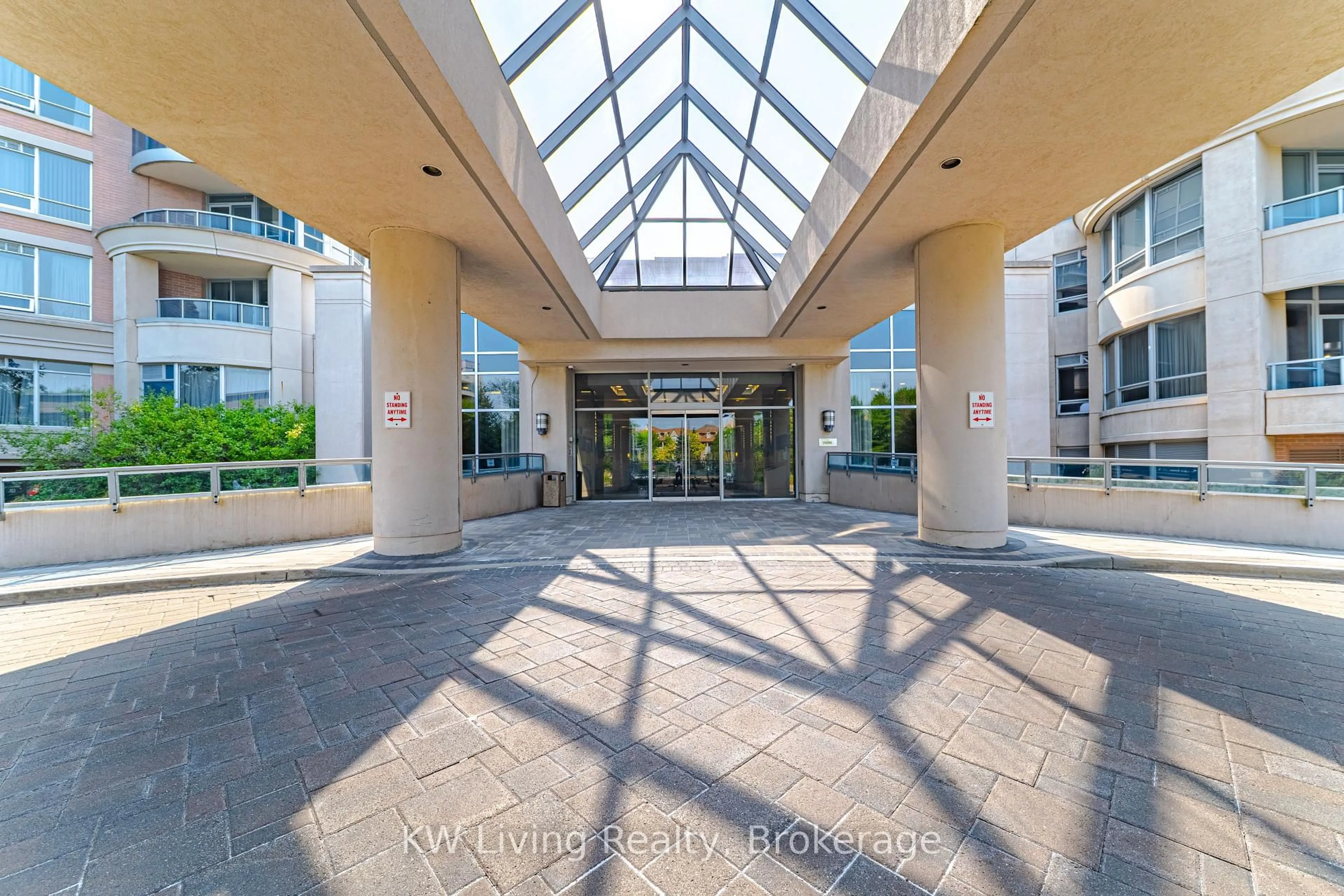 Indoor foyer for 33 Cox Blvd #727, Markham Ontario L3R 8A6