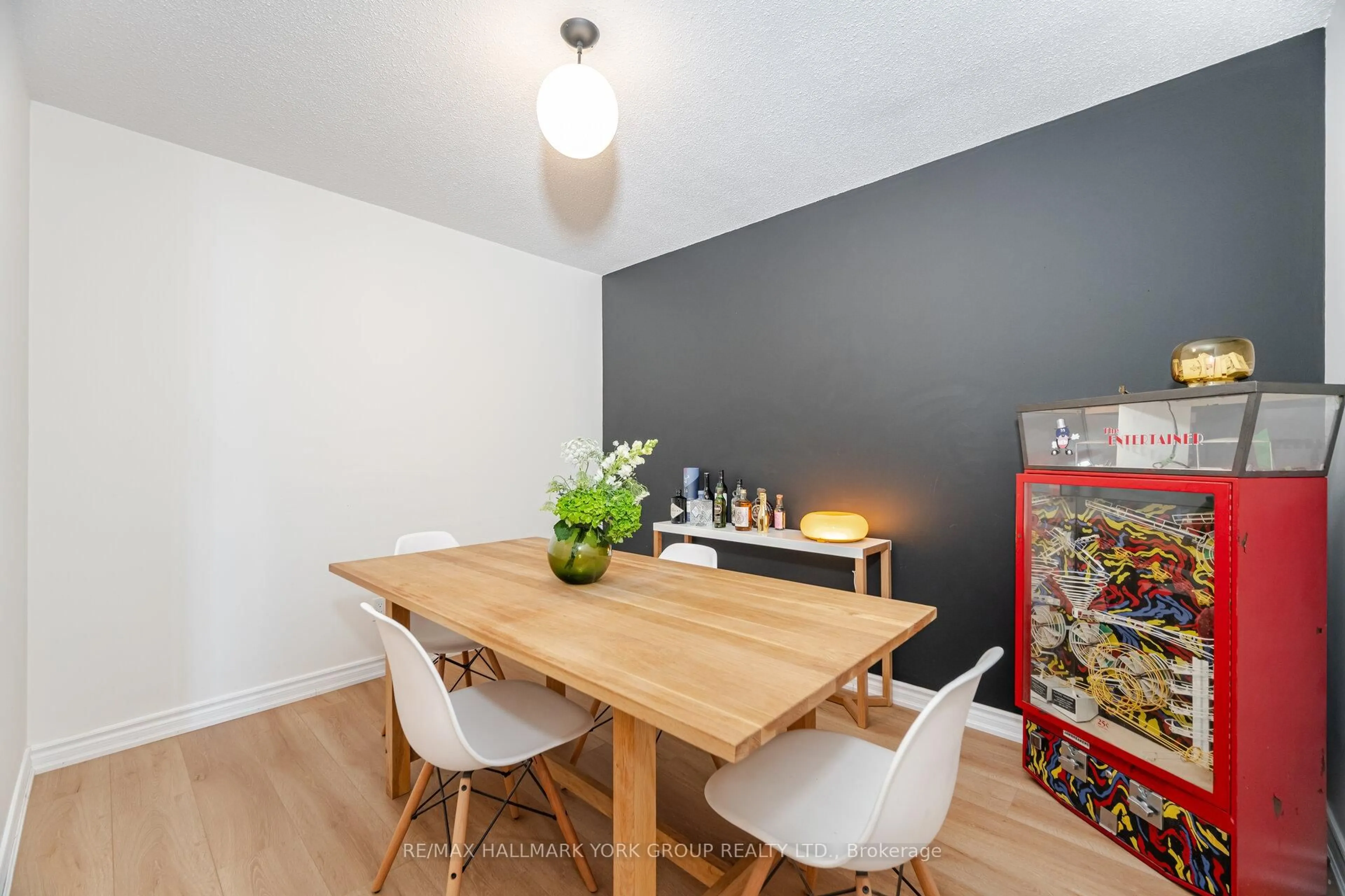 Dining room, wood/laminate floor for 100 Observatory Lane #1208, Richmond Hill Ontario L4C 1T4