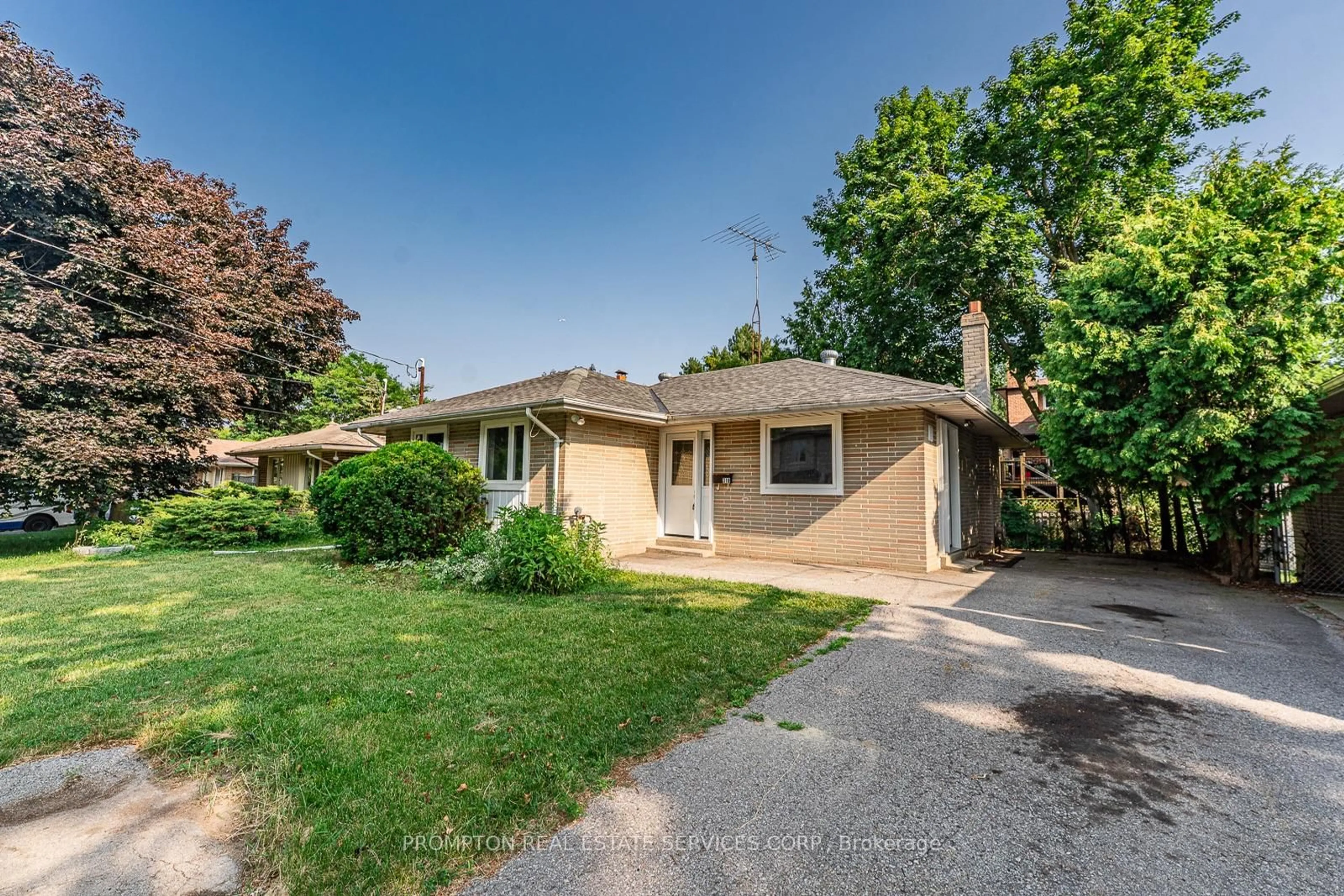 Unknown for 318 Paliser Cres, Richmond Hill Ontario L4C 1R8