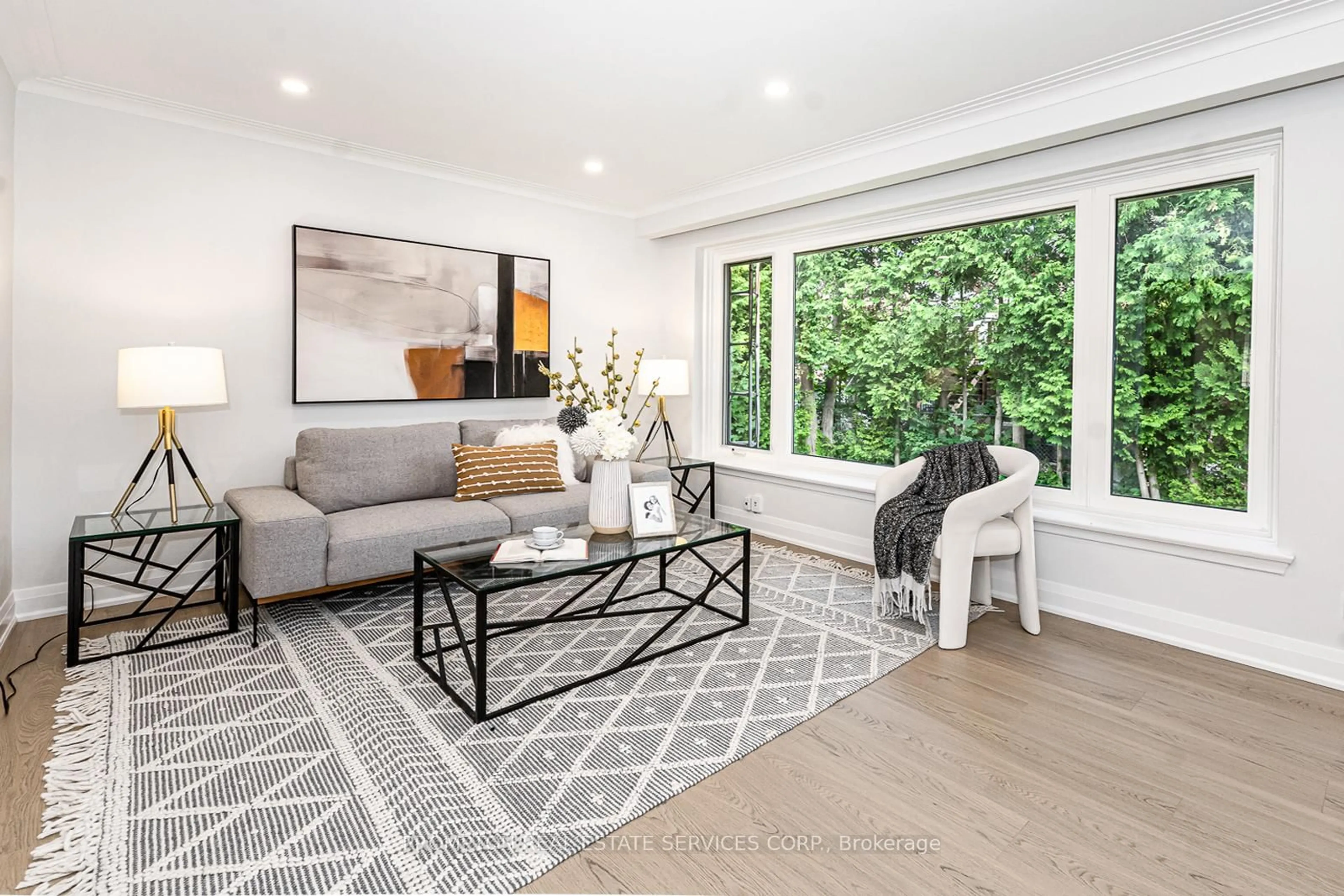 Living room with furniture, unknown for 318 Paliser Cres, Richmond Hill Ontario L4C 1R8
