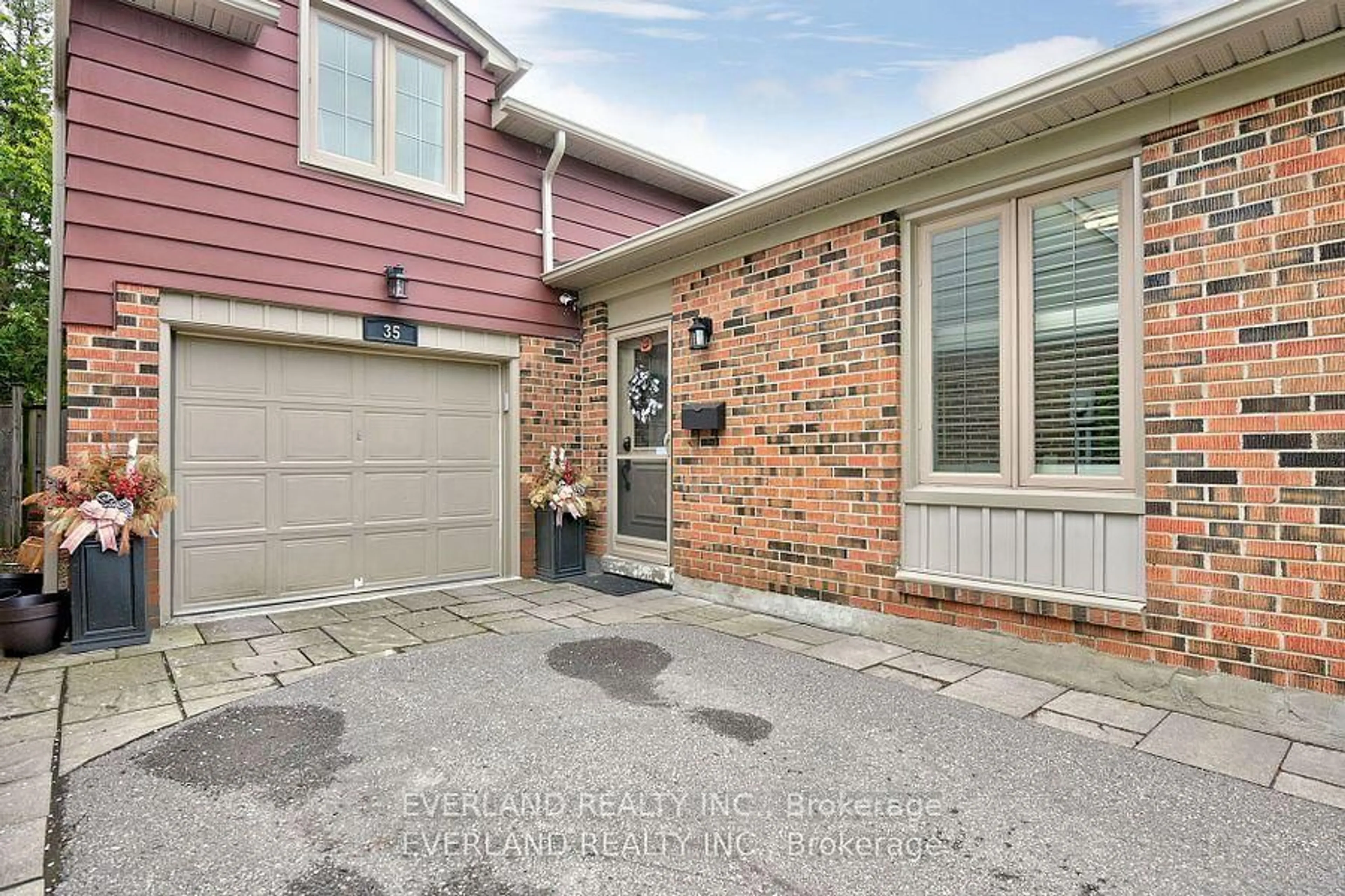 Home with brick exterior material, street for 35 Ravengloss Dr, Markham Ontario L3T 4C8