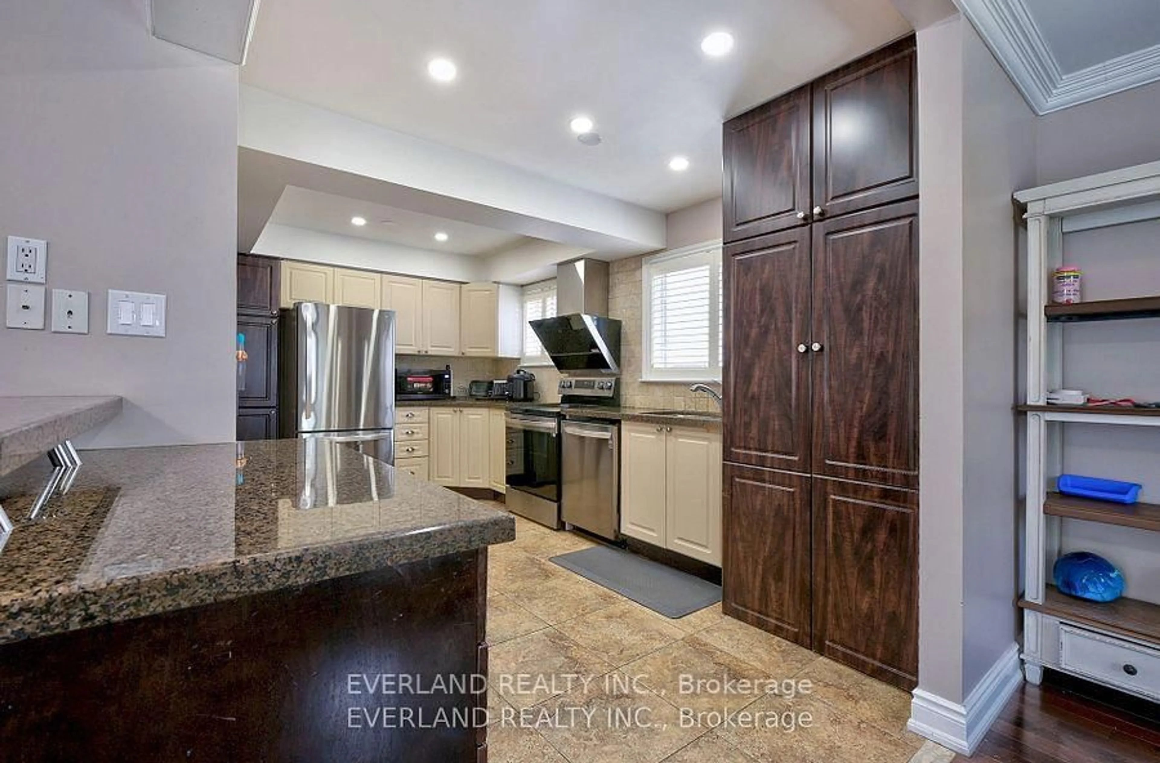 Open concept kitchen, ceramic/tile floor for 35 Ravengloss Dr, Markham Ontario L3T 4C8