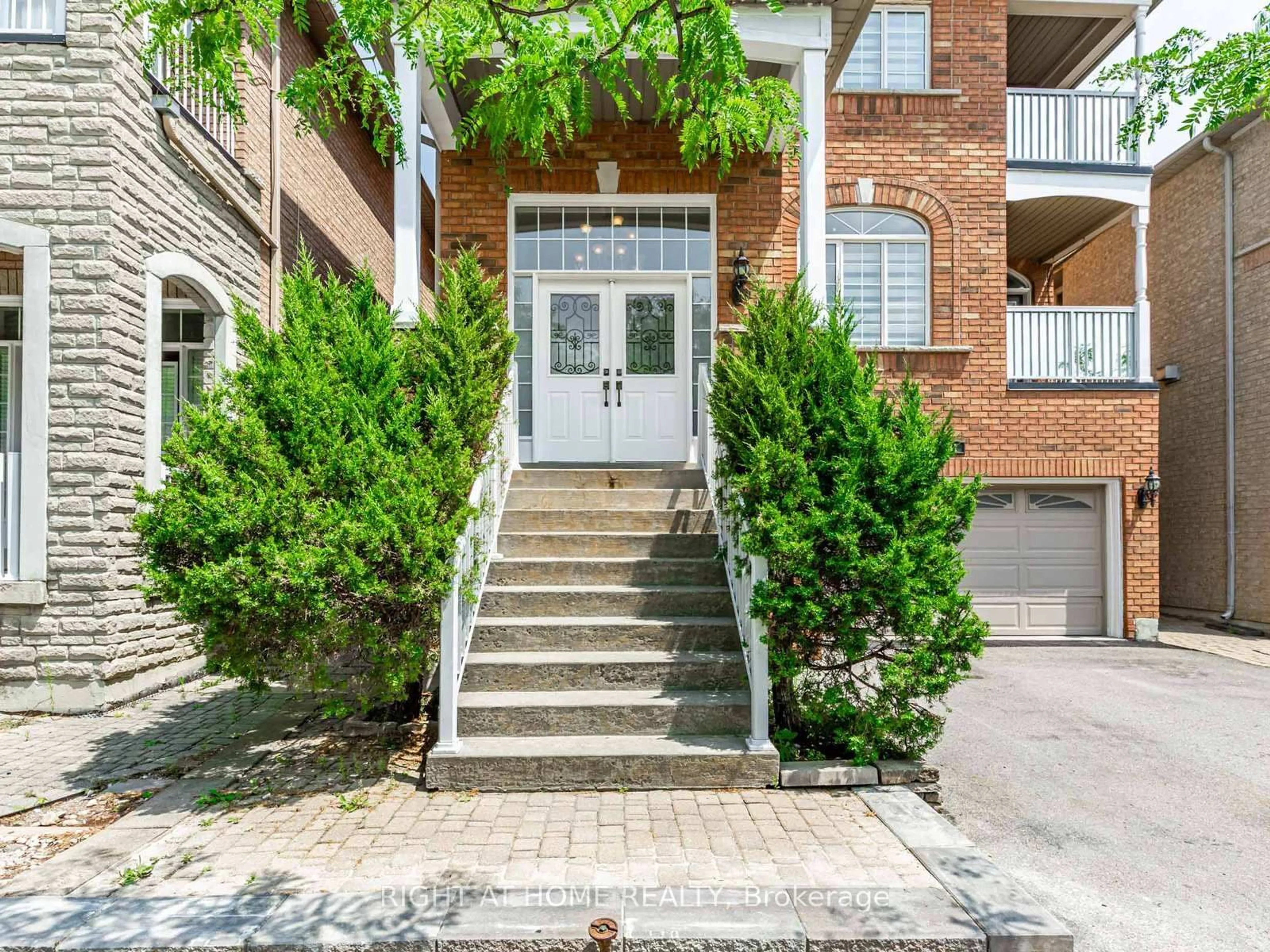 Indoor entryway for 131 Santa Maria Tr, Vaughan Ontario L6A 3G9