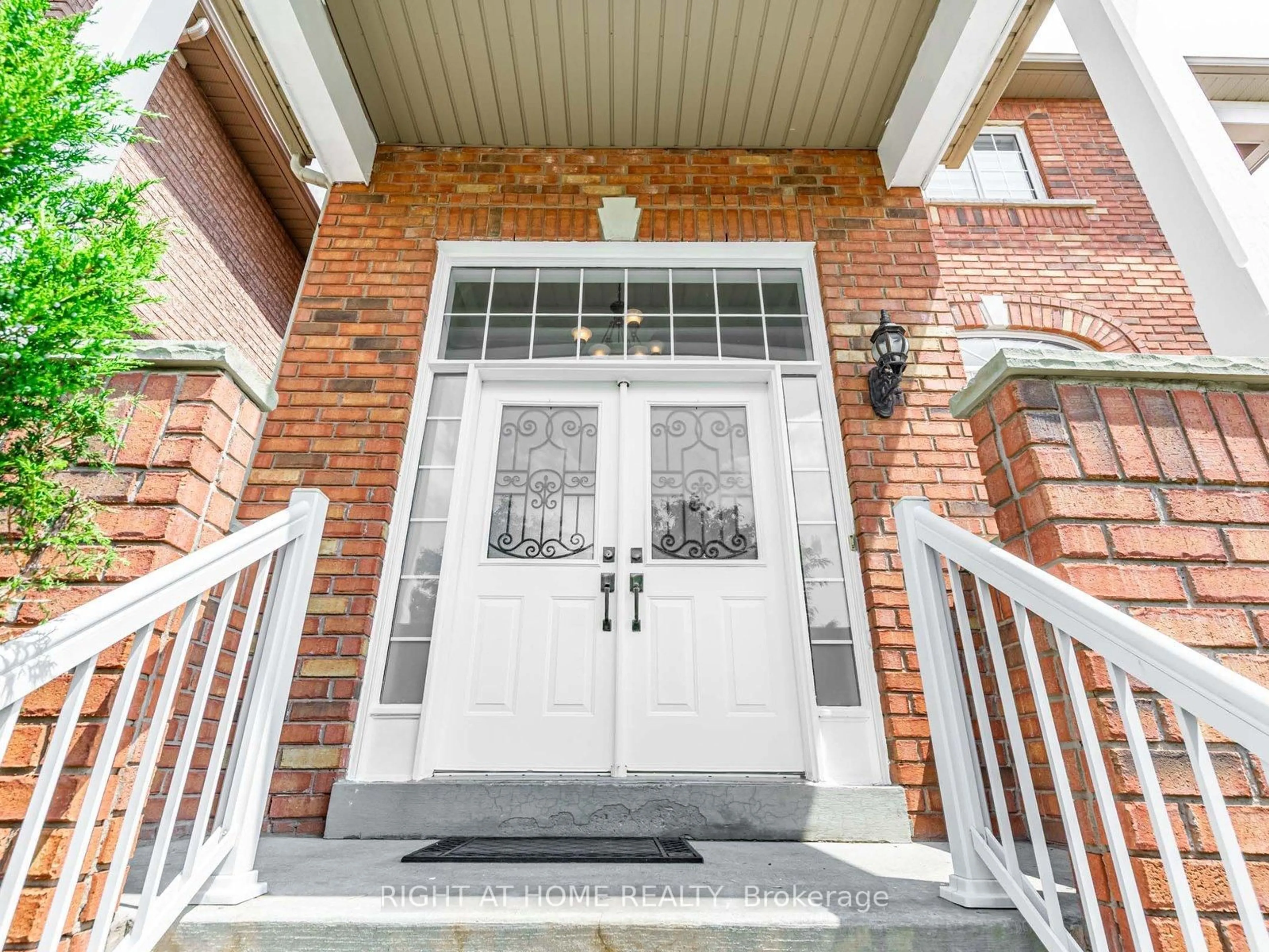 Indoor entryway for 131 Santa Maria Tr, Vaughan Ontario L6A 3G9