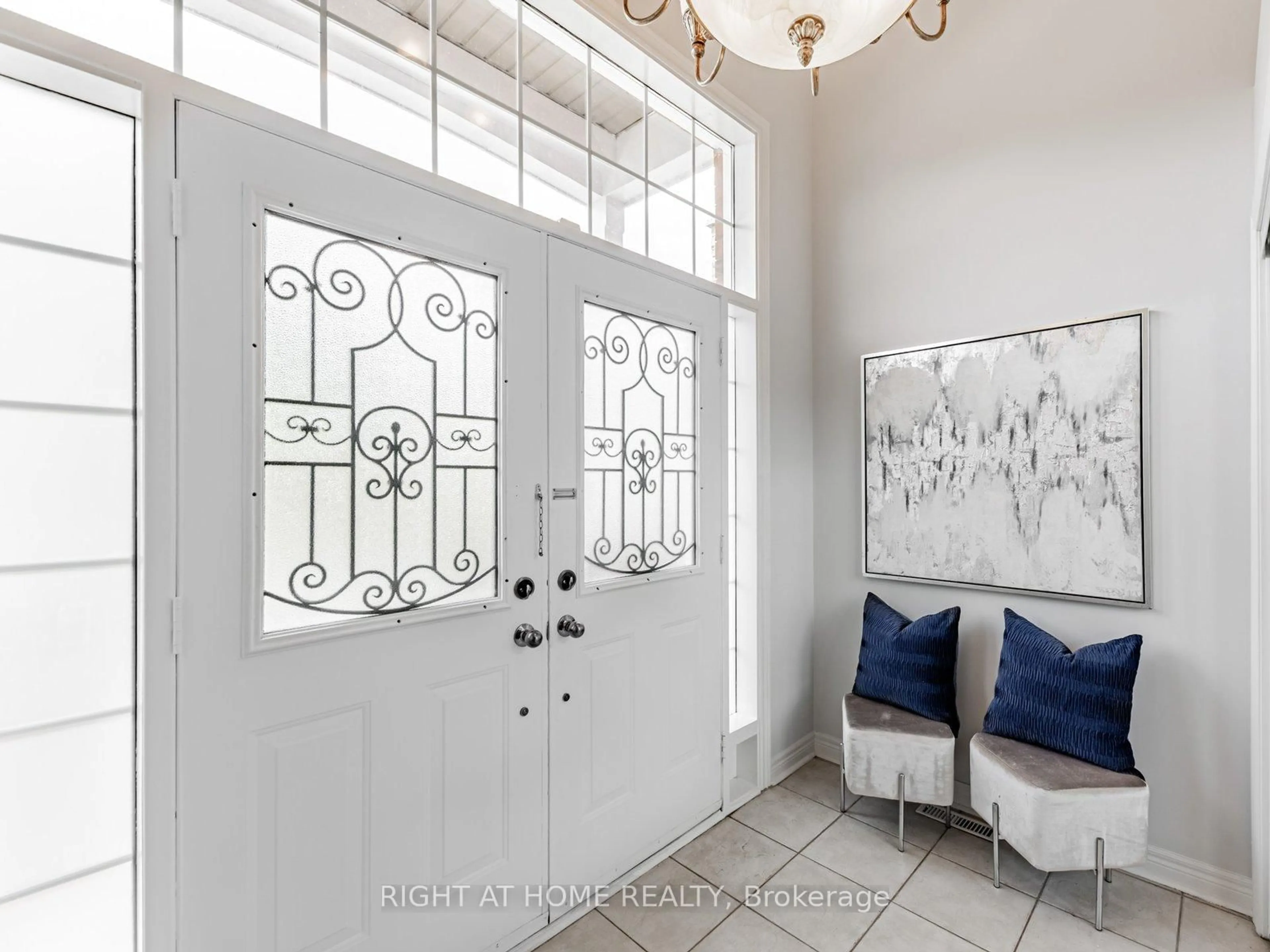 Indoor entryway for 131 Santa Maria Tr, Vaughan Ontario L6A 3G9